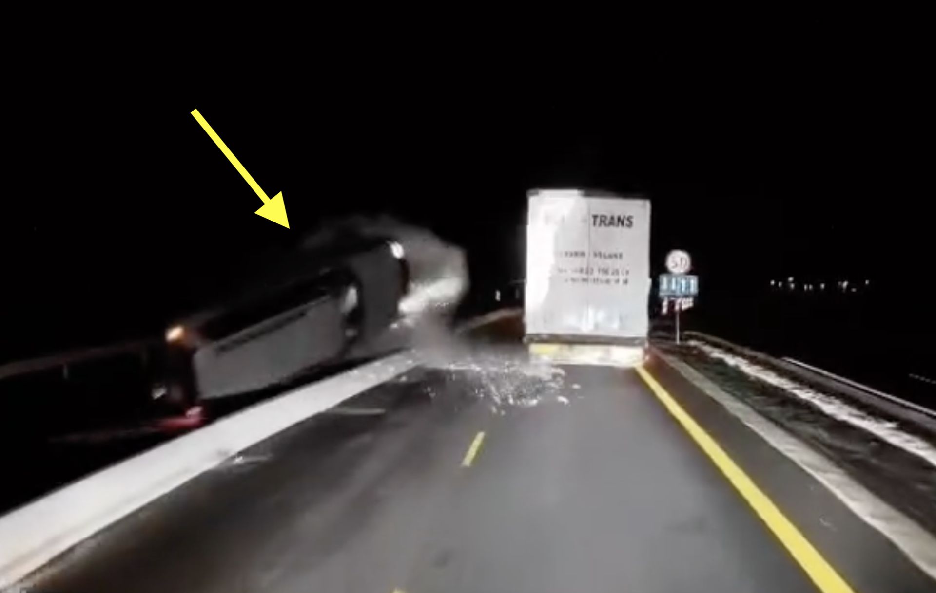 Dachowanie na S7. Jest nagranie z policji