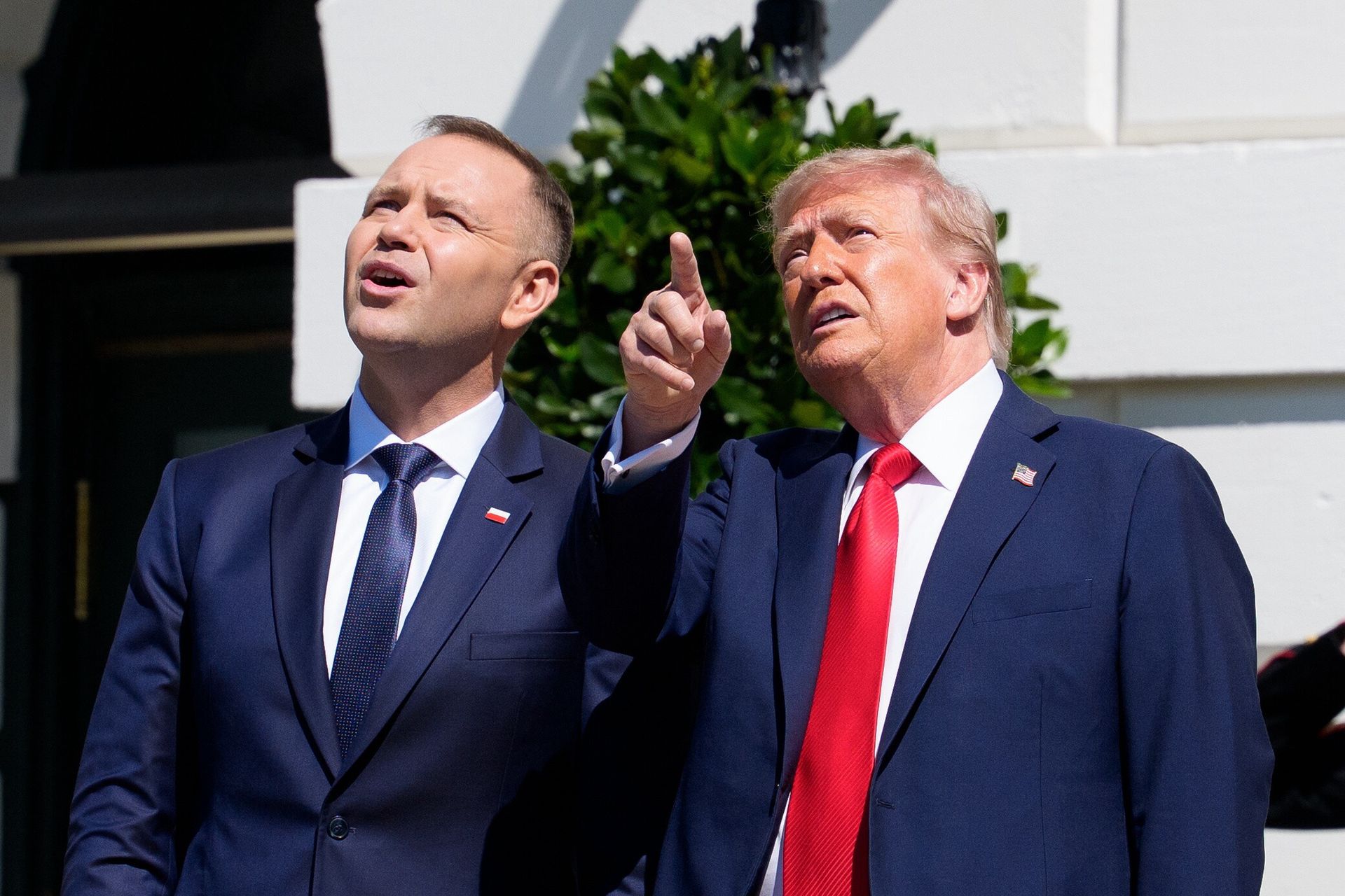 "Pewne stremowanie, napięcie". Ekspert od mowy ciała ocenia Nawrockiego