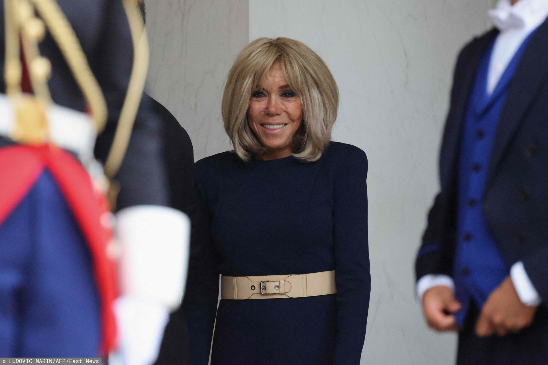 Brigitte Macron pokazała środkowy palec. Wszystko w słusznej sprawie