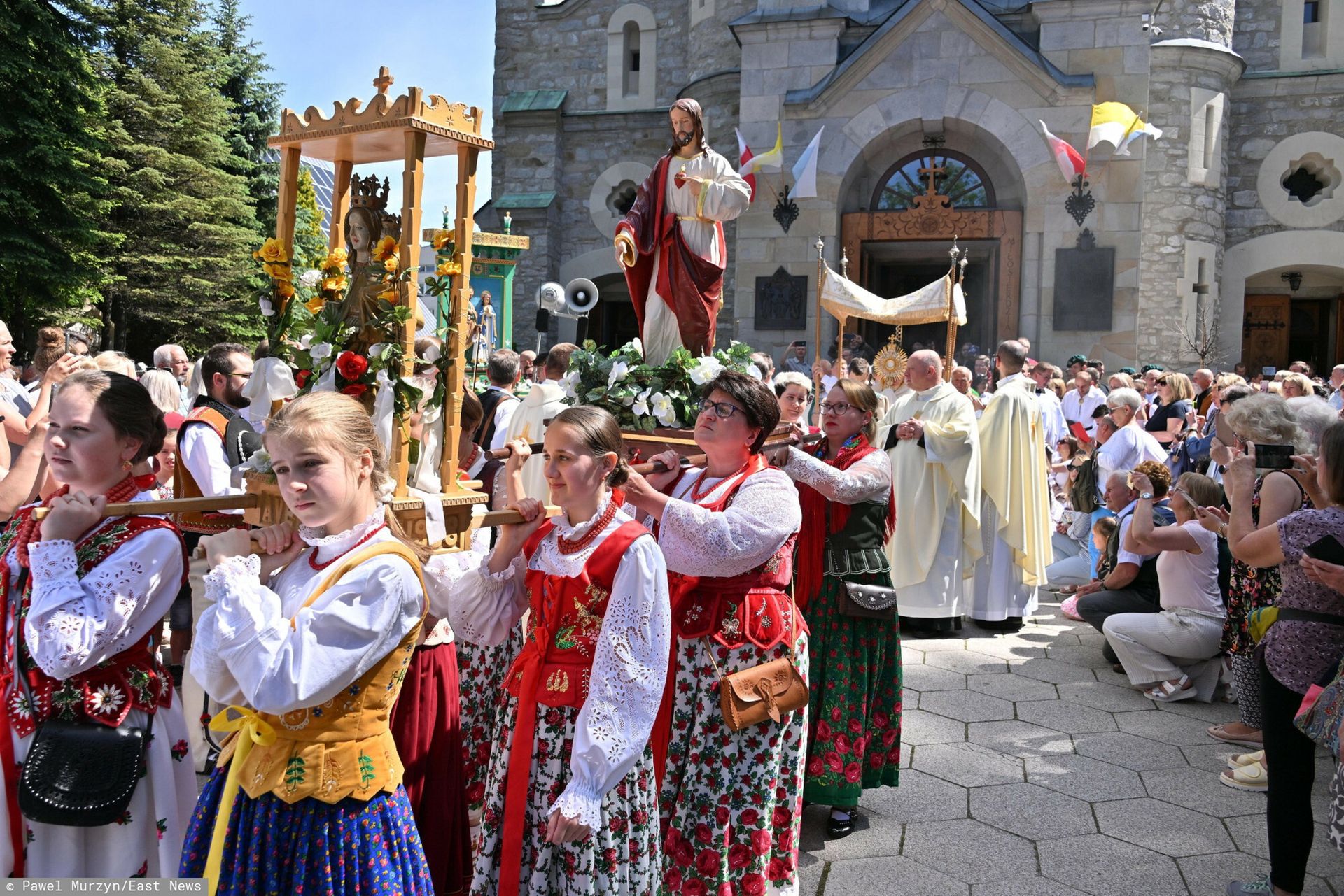 Nie dla kontrowersyjnej instalacji pod kościołem. Spór w sercu Tatr