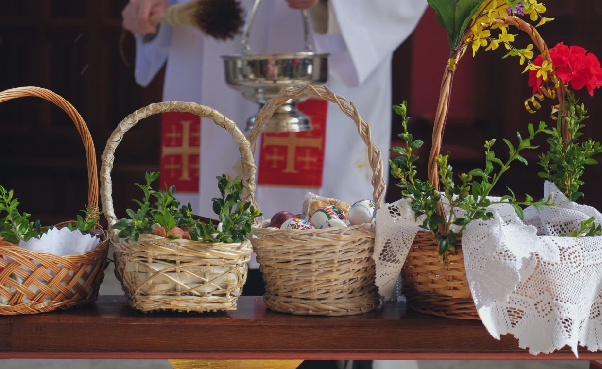 Wielkanoc 2025. Dziś Wielka Sobota i święcenie pokarmów. Co warto wiedzieć o tym dniu?