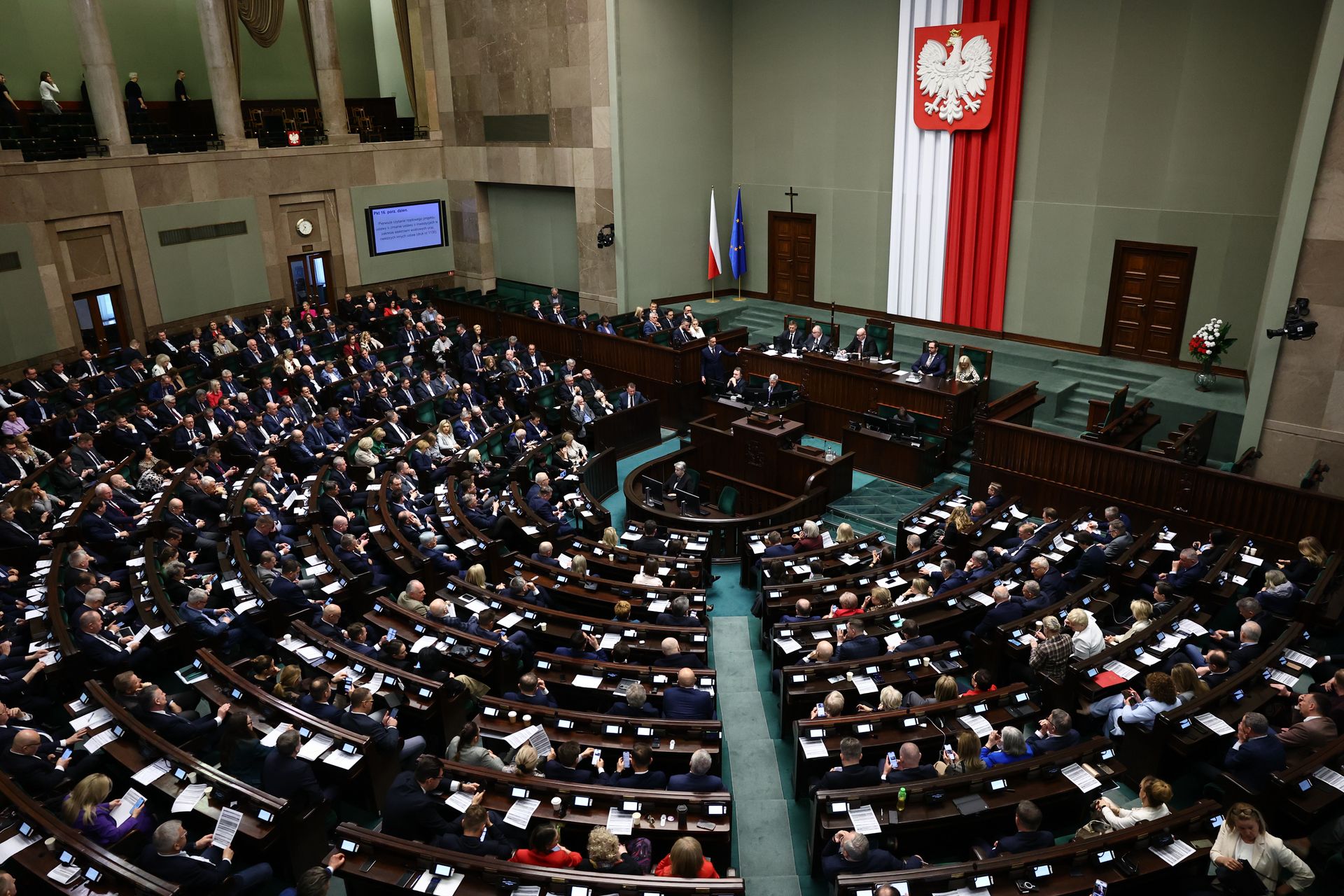PiS i KO łeb w łeb, TD poza Sejmem. Tak zagłosowaliby teraz smerfy