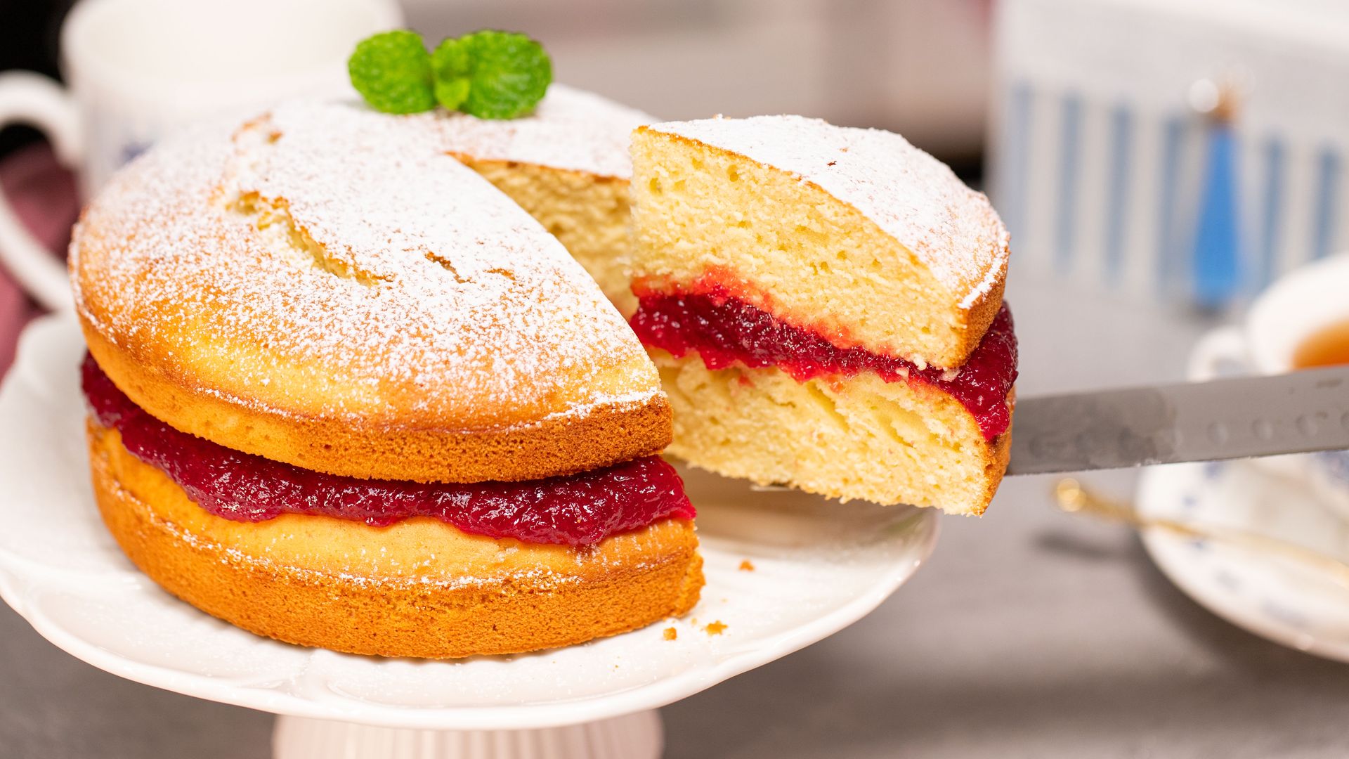 Jesteś fanem serialu Bridgertonowie? To ciasto musi pojawić się w twojej kuchni