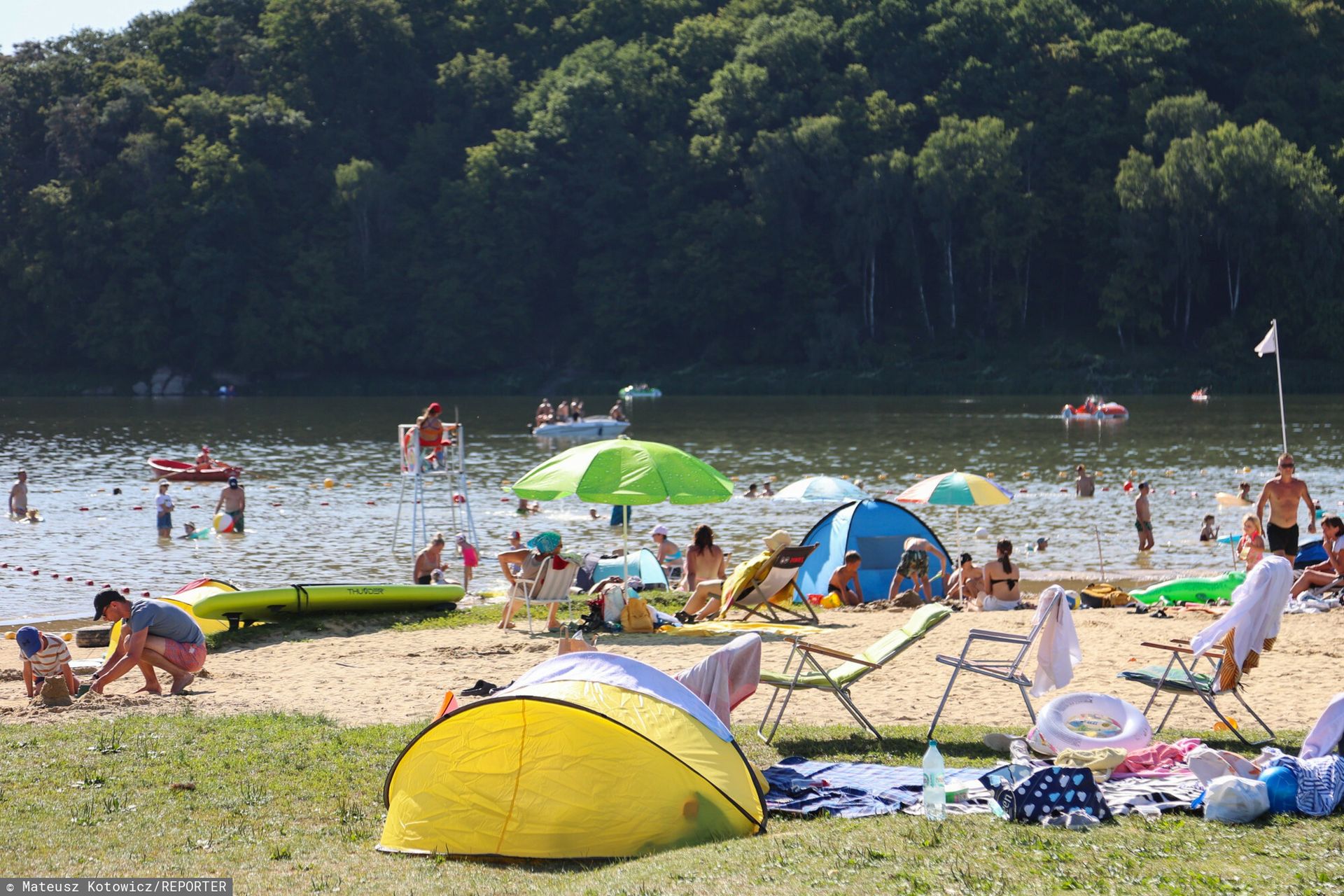 Fale upałów postarzają ludzi niczym alkohol i papierosy. I szkodzą przez całe życie