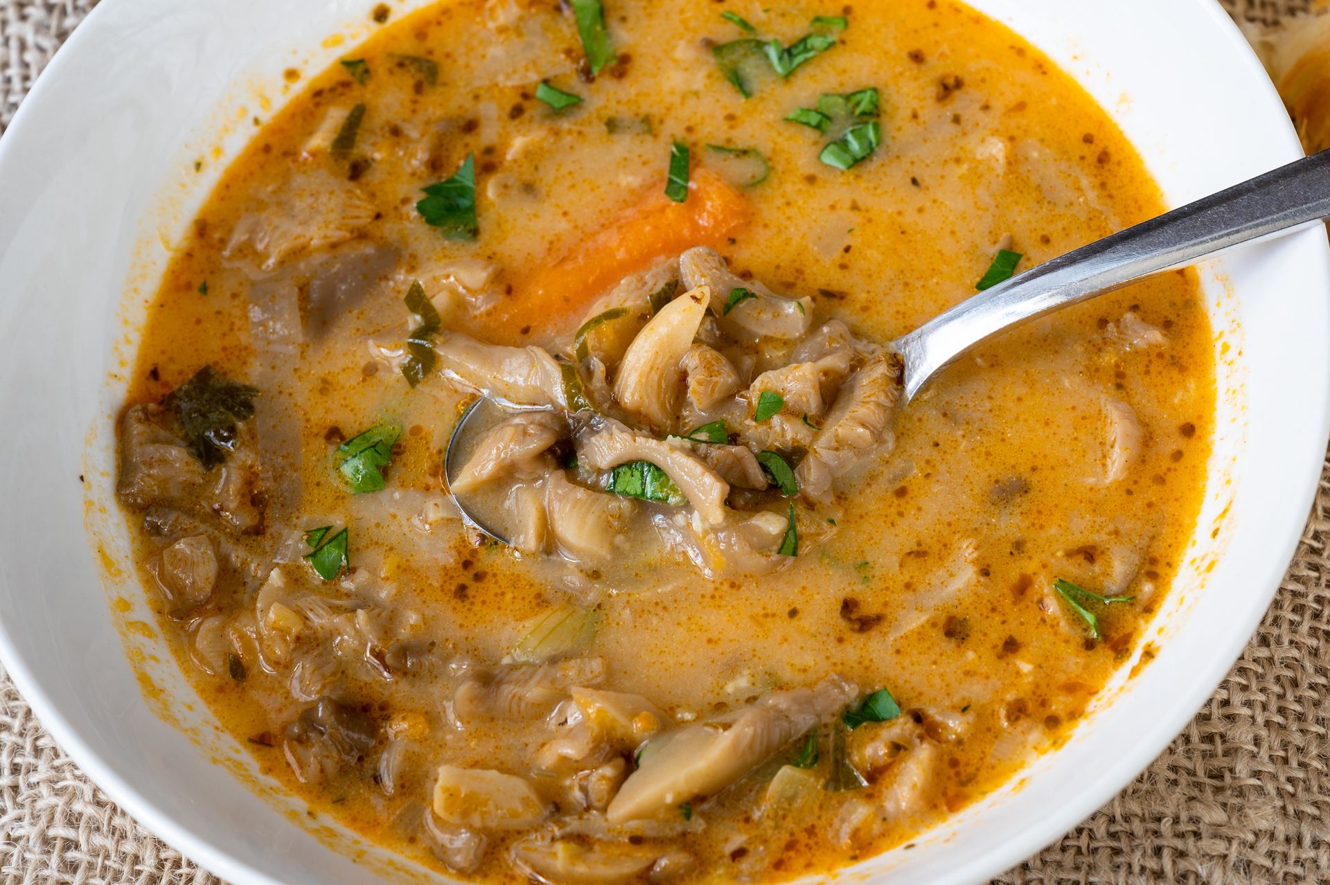 Zamiast mięsa używam grzybów. Przy tej zupie nikt nie będzie kręcił nosem