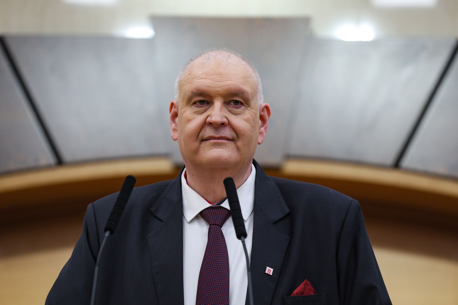 Prezes TK domaga się przeprosin. Spór z szefem Kancelarii premiera