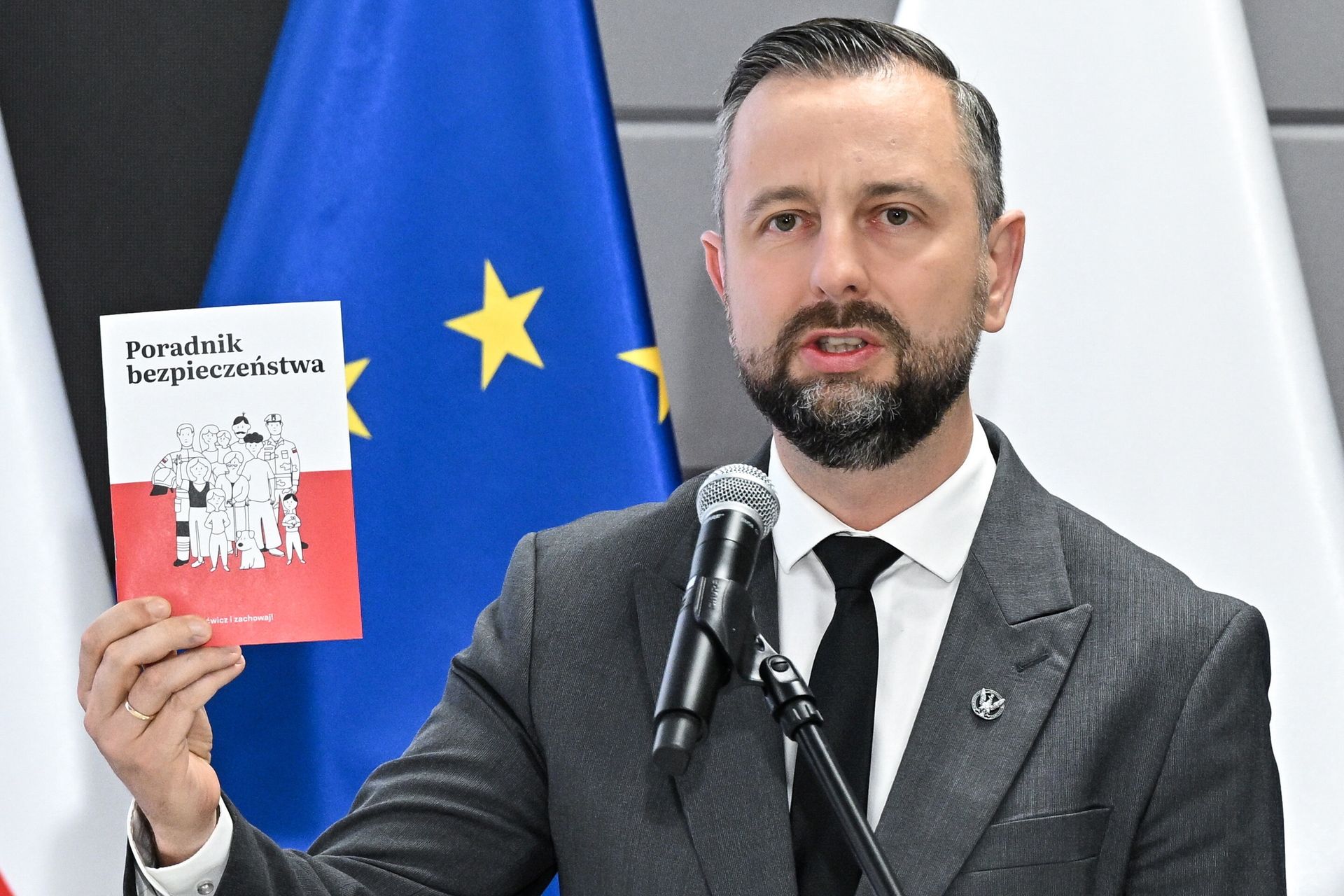 Co z "Poradnikiem Bezpieczeństwa"? Większość Polaków go nie zna