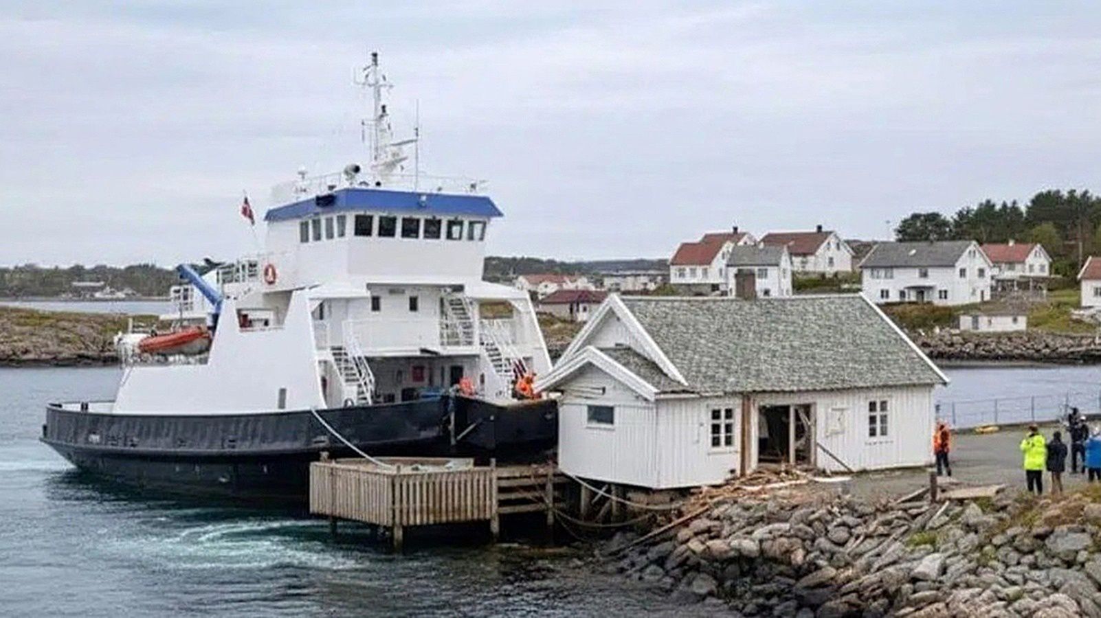 Kolizja promu w Norwegii. Uderzył w budynek dawnej poczty