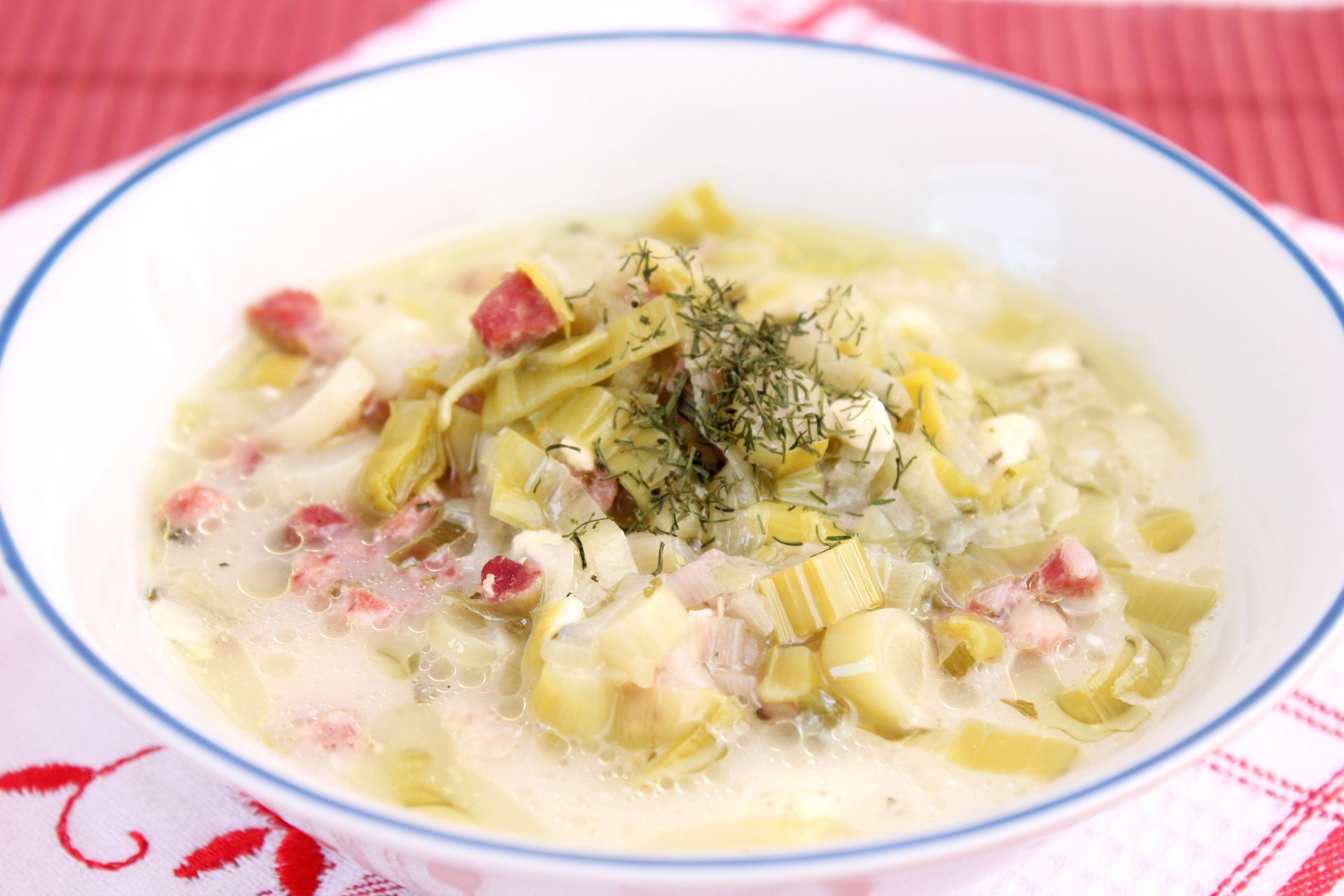 Przedwojenna zupa jarzynowa ratowała przed głodem. Dziś mało kto pamięta ten przepis