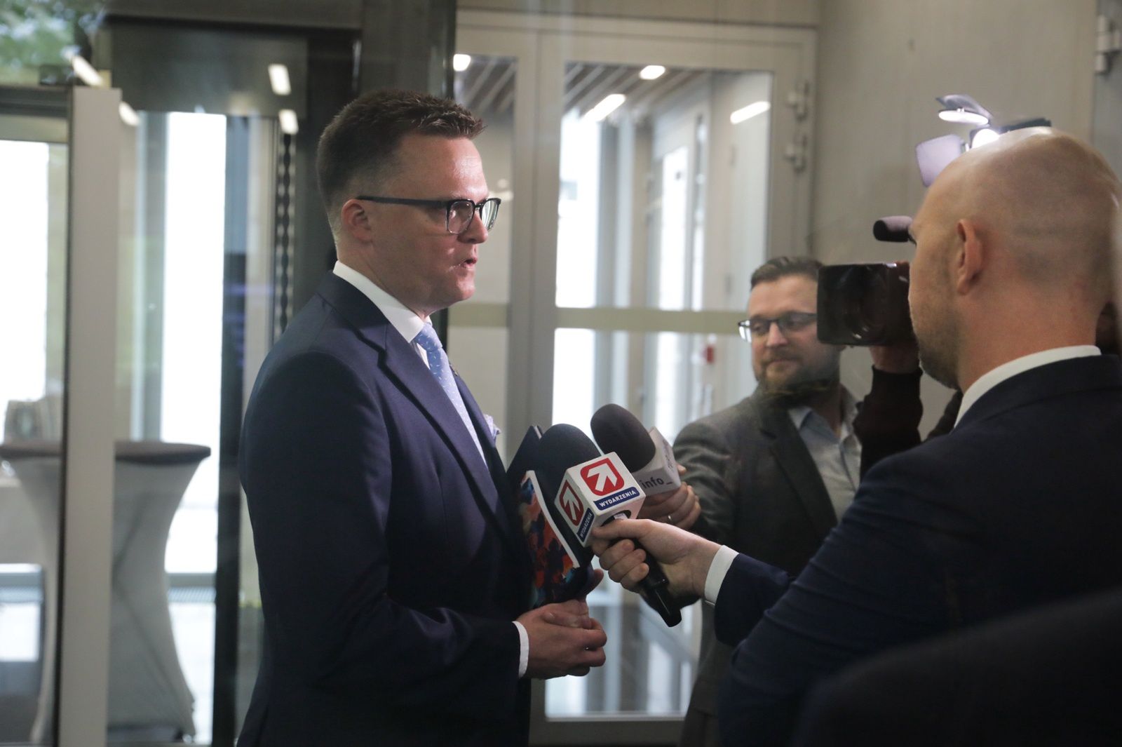Hołownia: Dementuję informację, iż jestem zakonnicą w ciąży