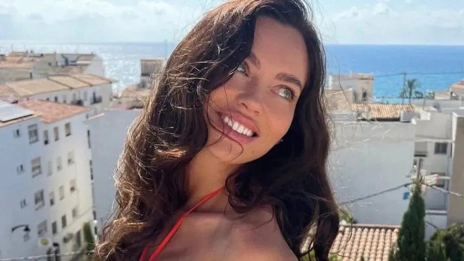 Edyta Zając odsłoniła brzuch. Zapozowała w obłędnym komplecie