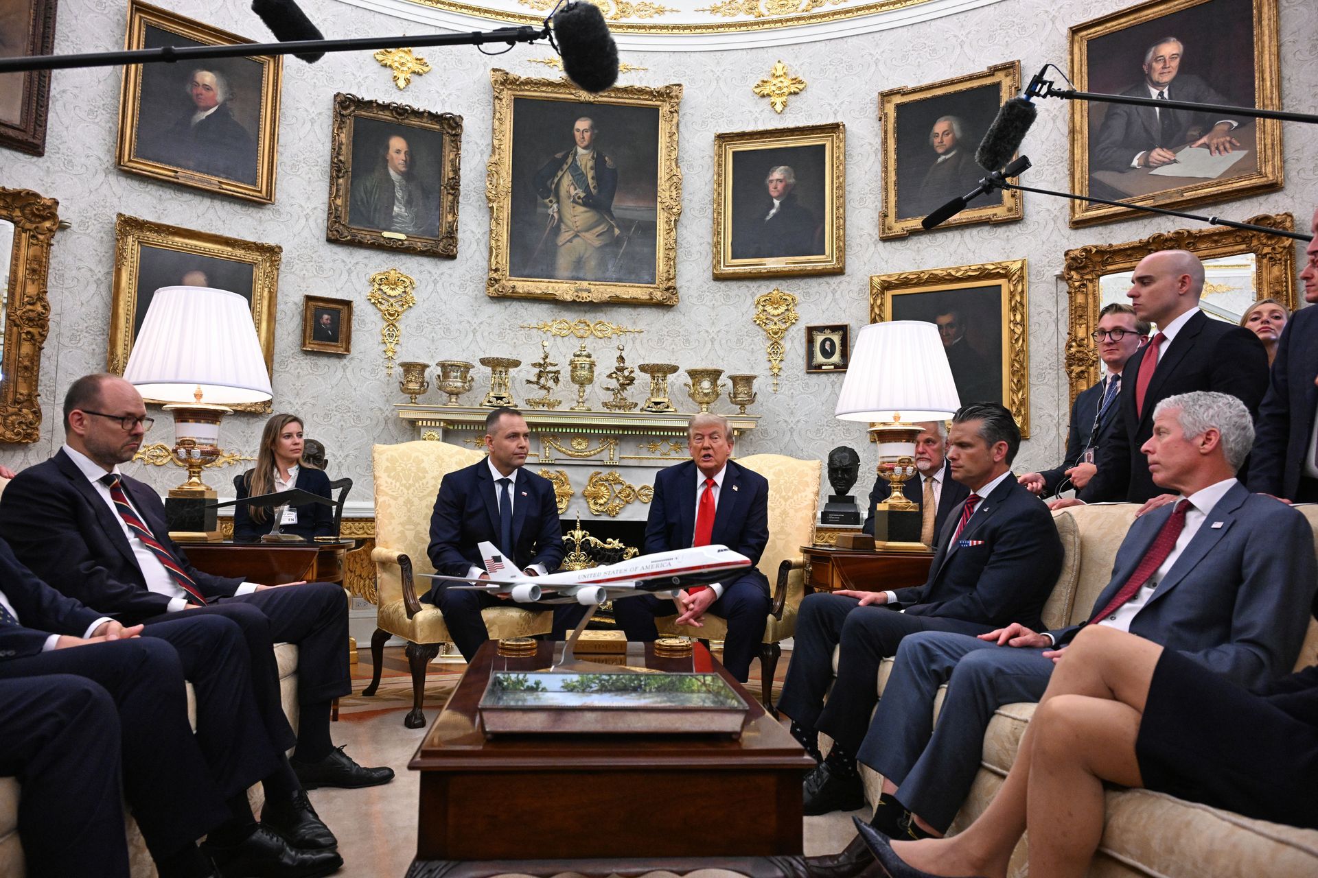 Rząd zna przebieg rozmów Nawrocki-Trump tylko z mediów. MSZ oczekuje na notatkę