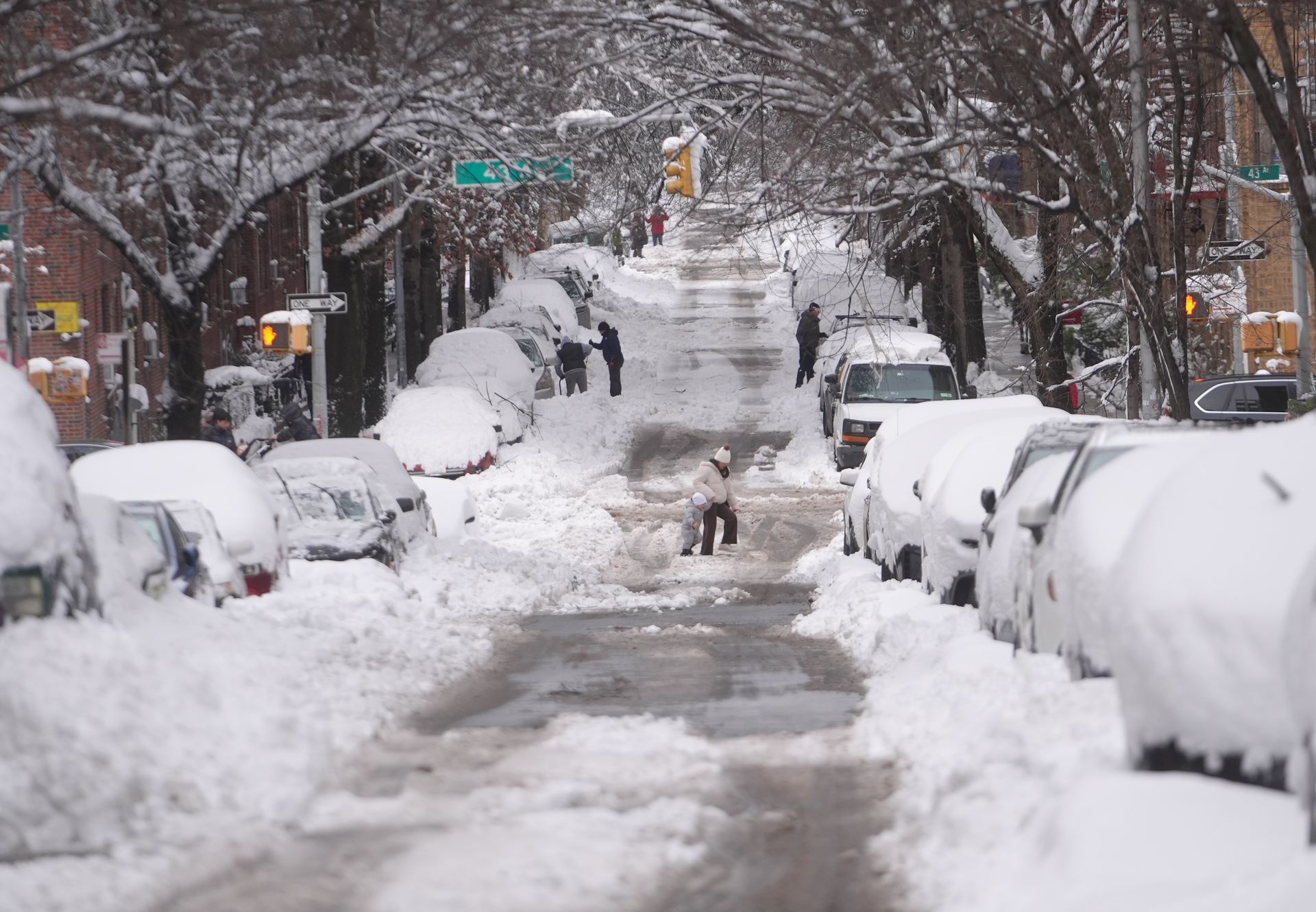 Wschodnie wybrzeże USA pod śniegiem. "Totalne zniszczenie"
