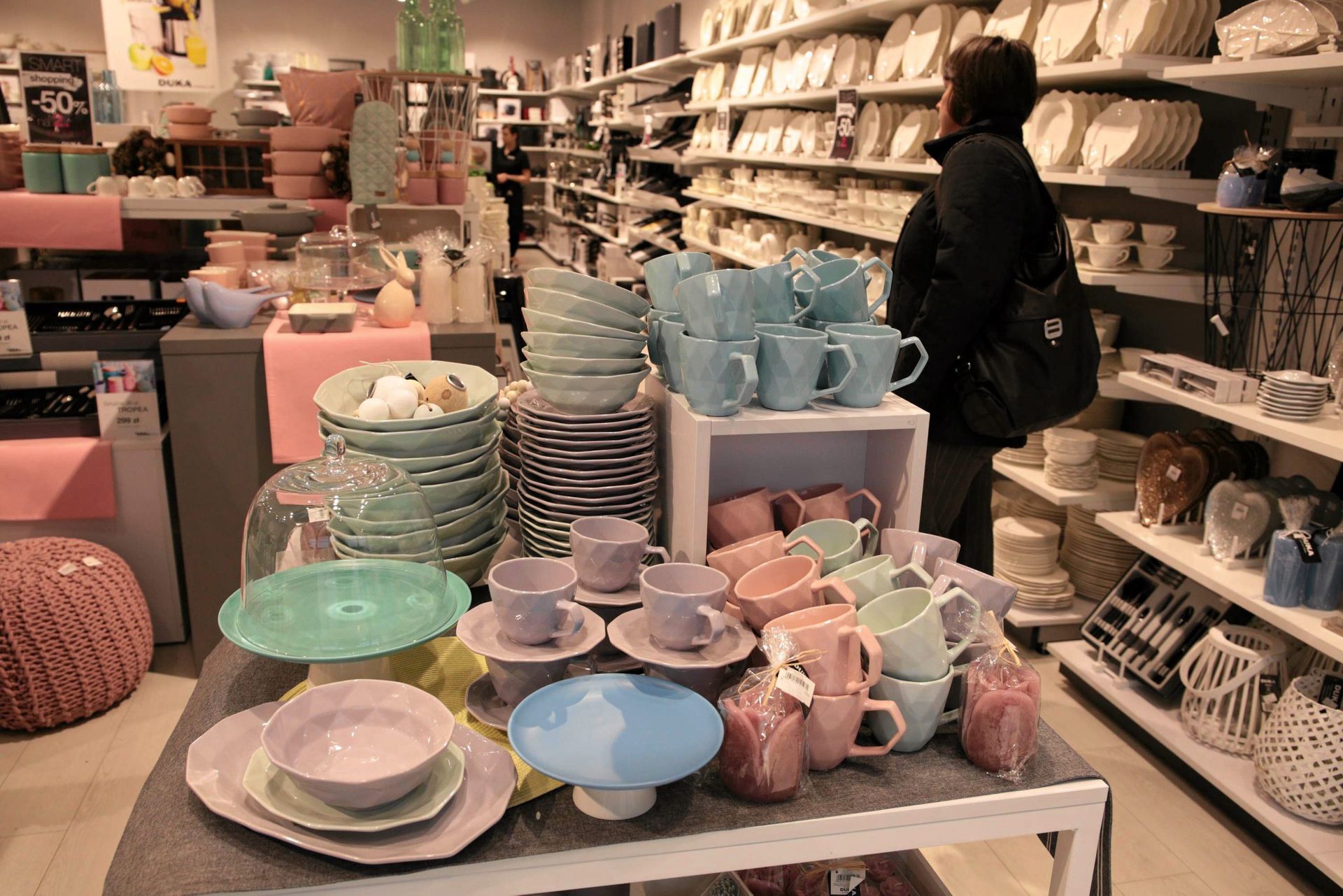 W dwa lata zamknęli połowę sklepów. Oto plan słynnej sieci na powrót