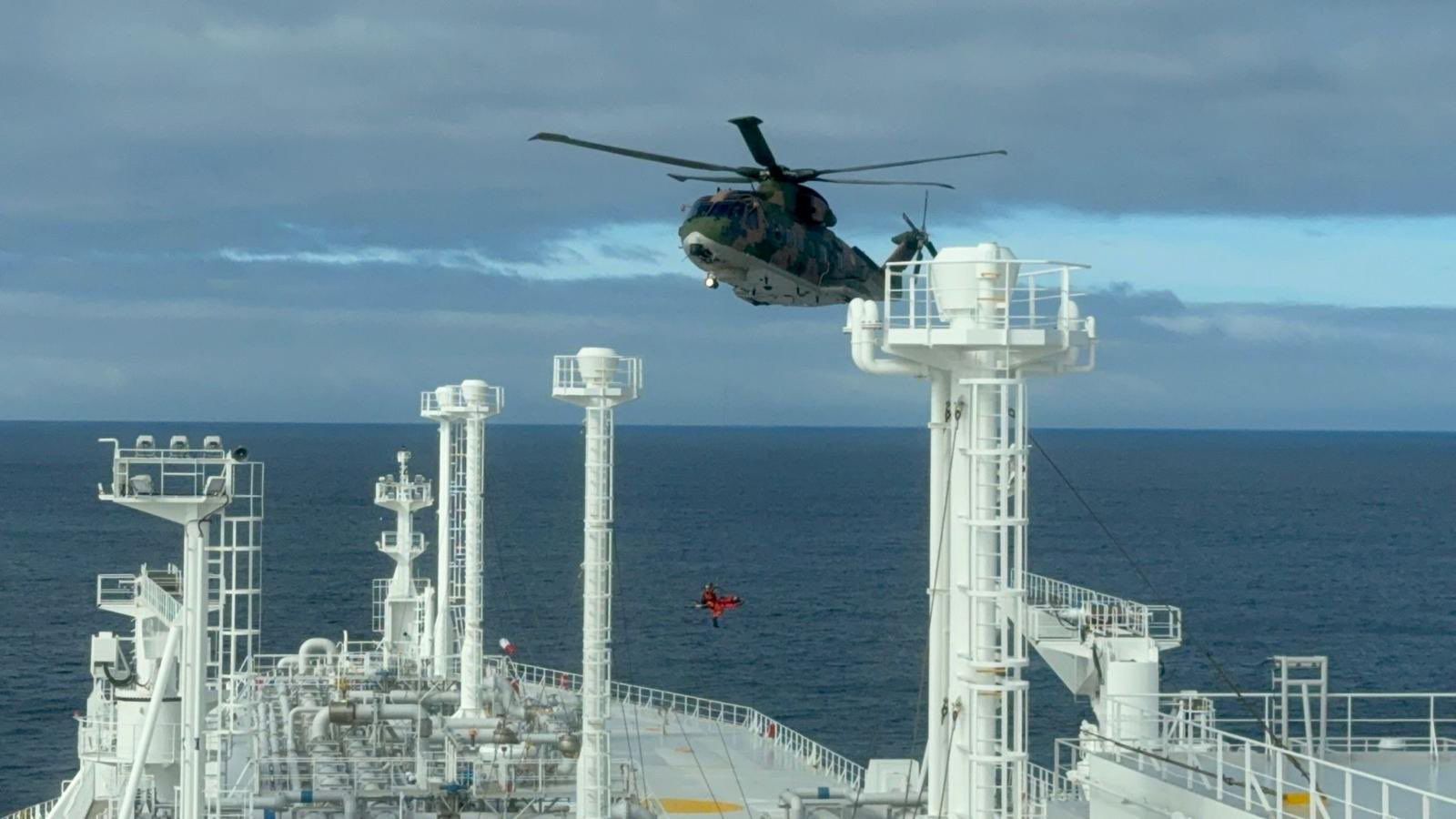 Polski marynarz ranny na Atlantyku. Ewakuowano go śmigłowcem