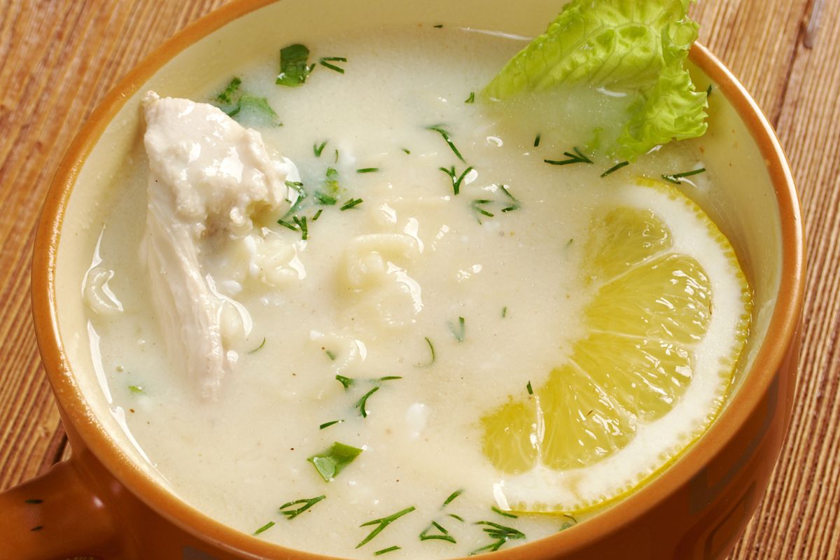 Latem do obiadu gotuję grecki sosik. Jest kremowy i orzeźwiający