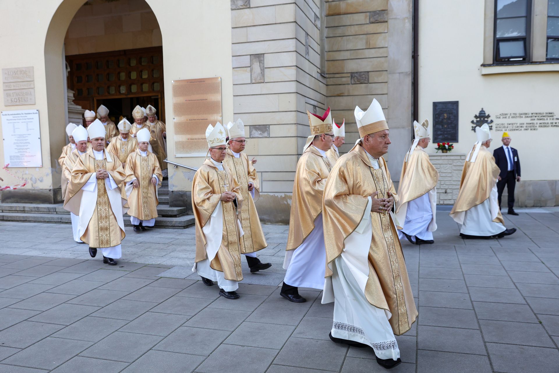 Demontaż Kościoła rękoma biskupów [OPINIA]