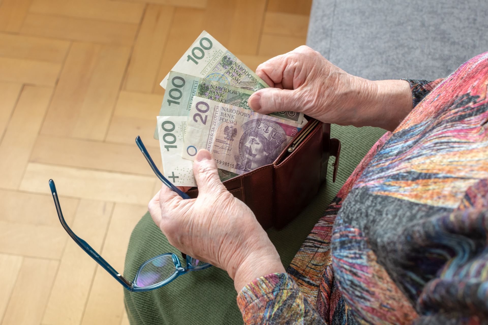 Koniec z emeryturą do ręki? ZUS chce zmiany dla seniorów
