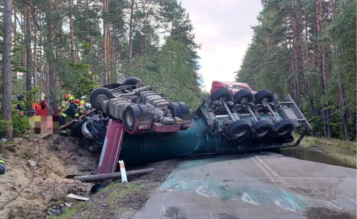 Tragiczny wypadek pod Człuchowem. Nie żyją dwie osoby, są ranni