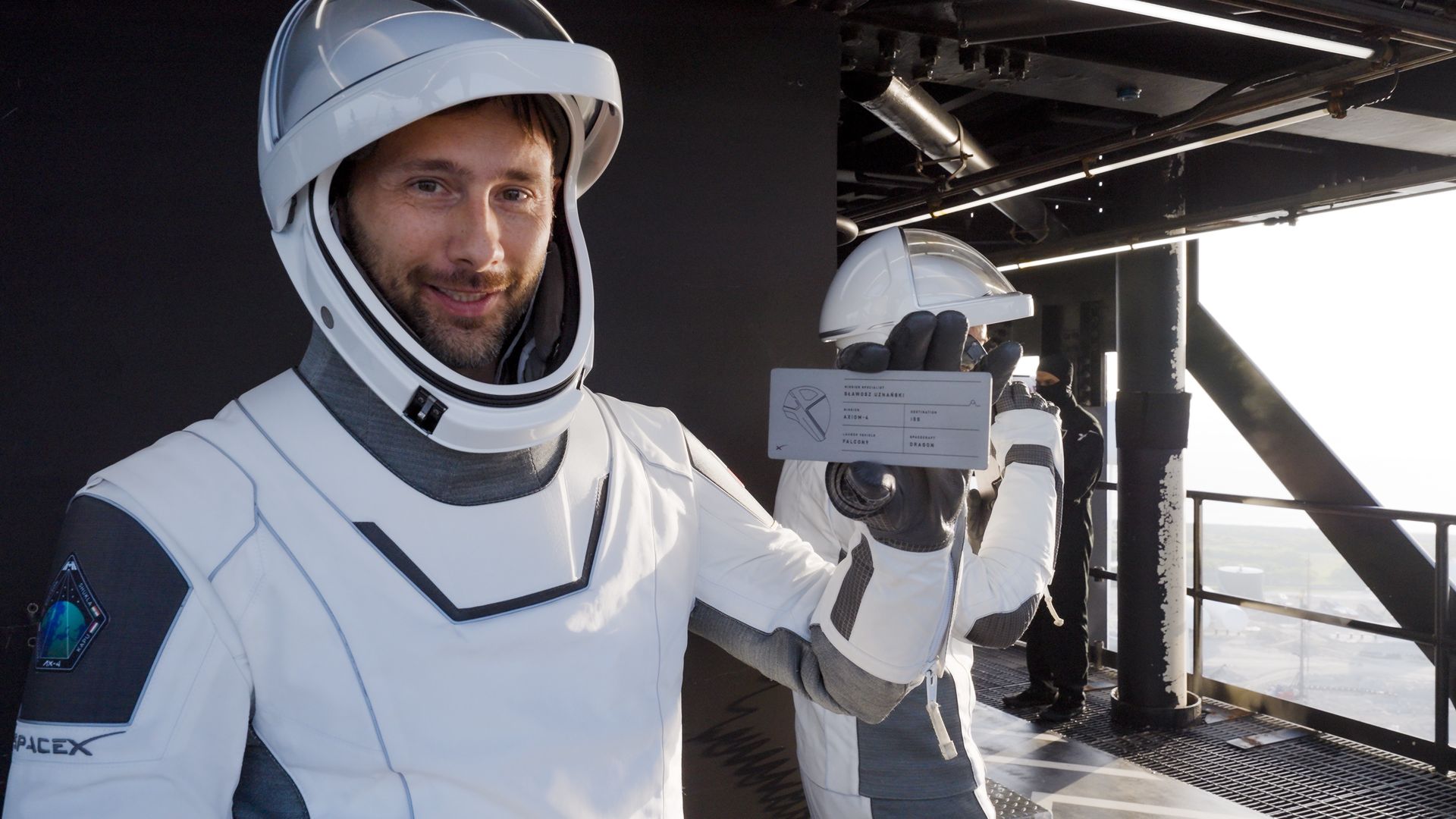 Sławosz z symbolicznym "biletem w kosmos". Trwa odliczanie do startu