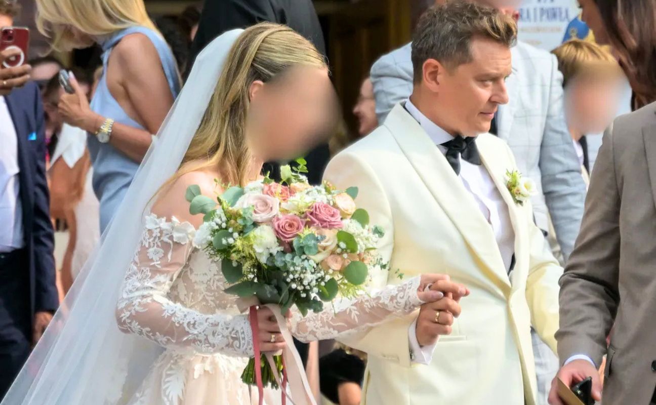 Dekolt żony Brzozowskiego pod lupą ekspertki. Stylistka komentuje