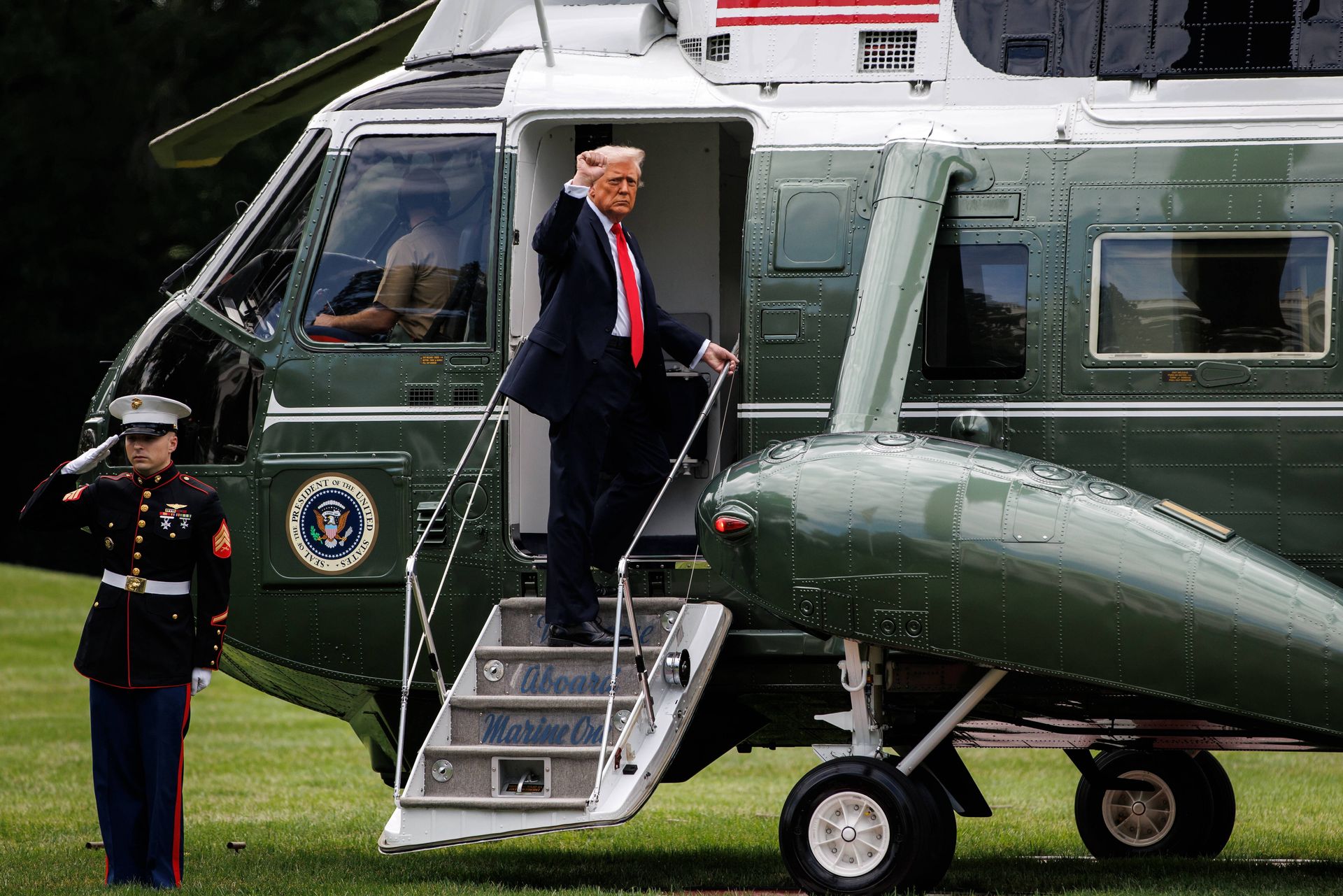 Miał celować laserem w śmigłowiec Trumpa. Został zatrzymany