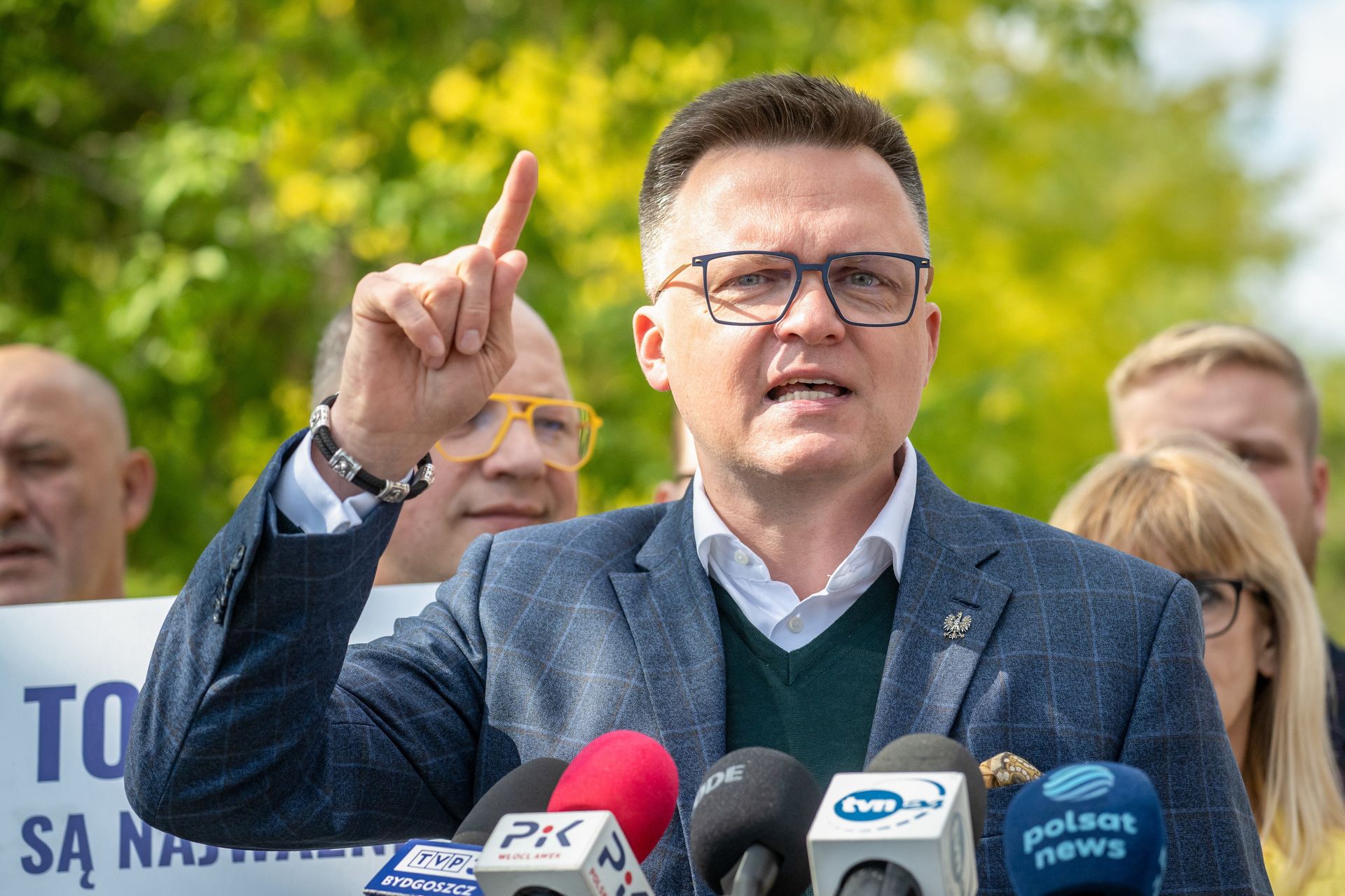 "Zrobił państwo na 3 miliony". Fanatyk uderza w Mentzena