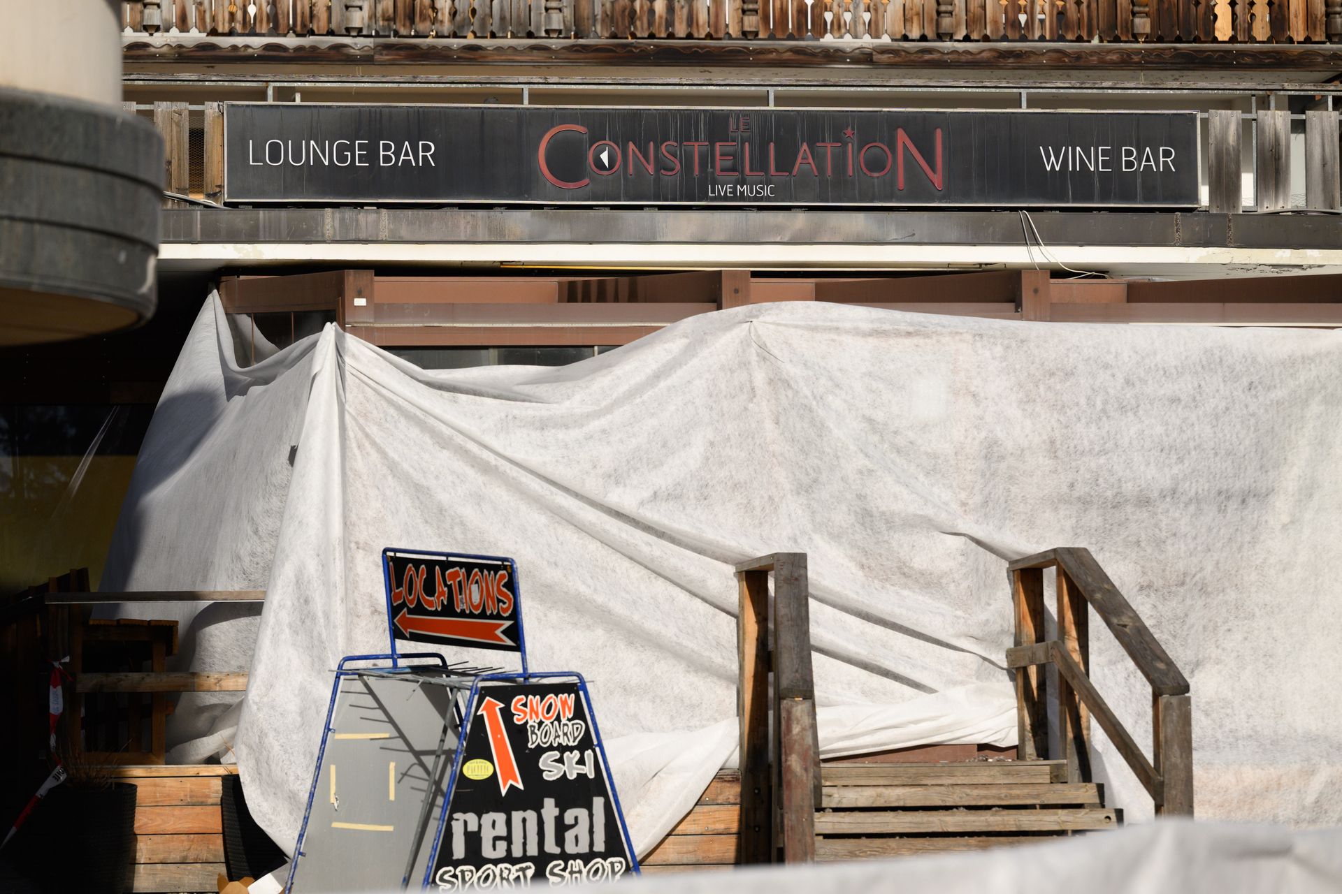 Tragedia w Szwajcarii. Właściciele baru o "współpracy" ze śledczymi