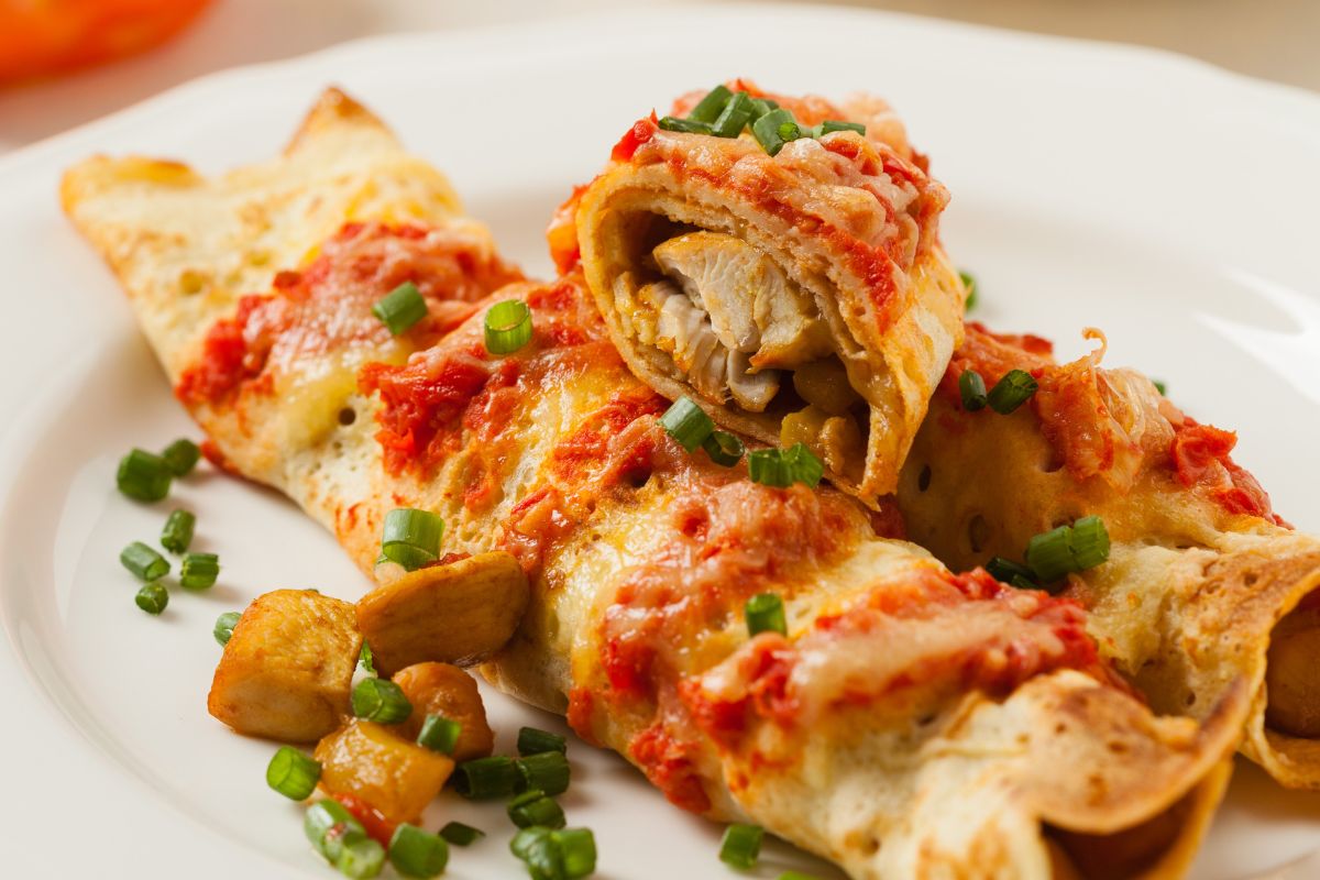 Nakładam farsz, zwijam w rulon i zapiekam. Naleśniki tak pyszne, iż robię 3 razy w tygodniu