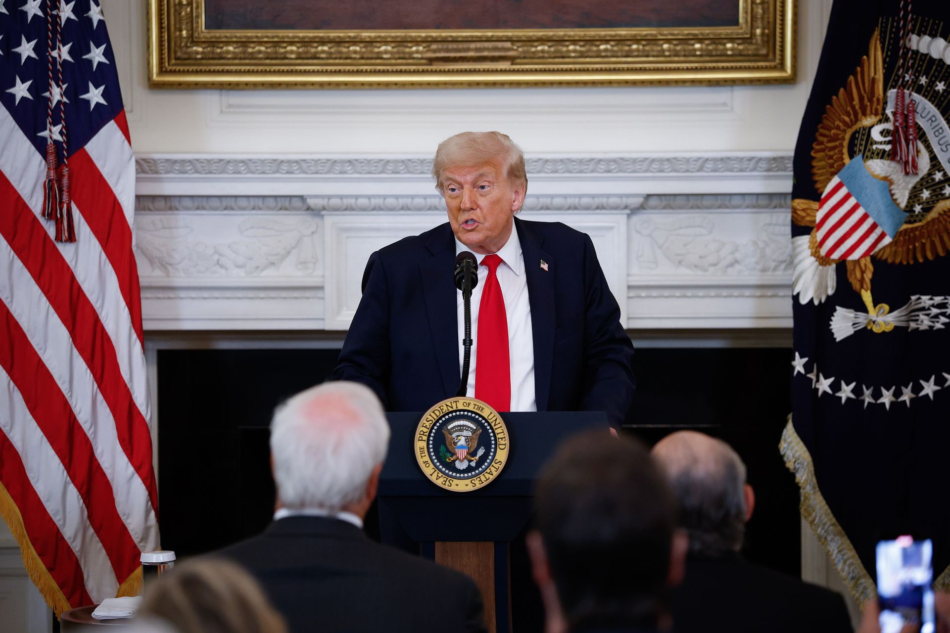 Trump przysłał prezent. Specjalny gest prezydenta USA wobec prezydenta Polski
