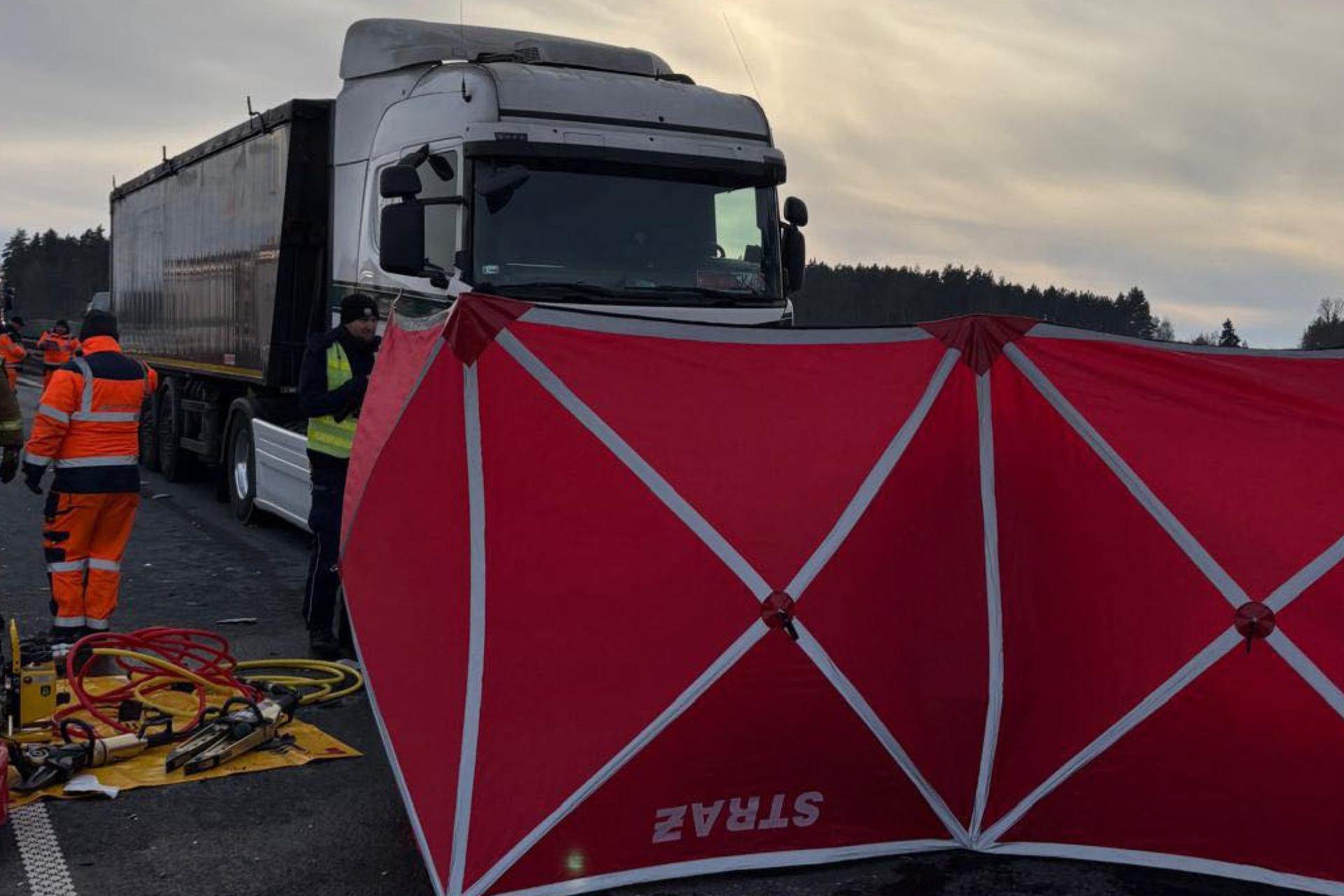 Autostrada zablokowana w obu kierunkach. Śmiertelny wypadek
