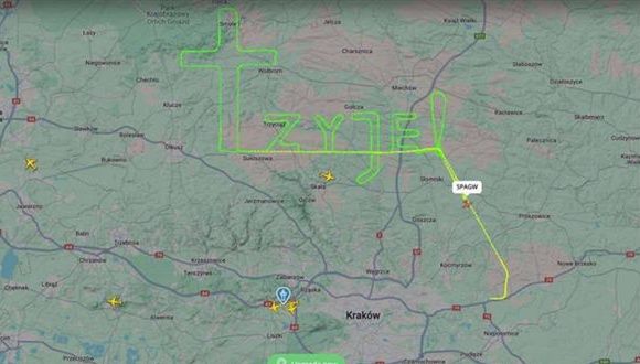Niezwykły napis na małopolskim niebie. Wielkanocna inicjatywa krakowskiego aeroklubu
