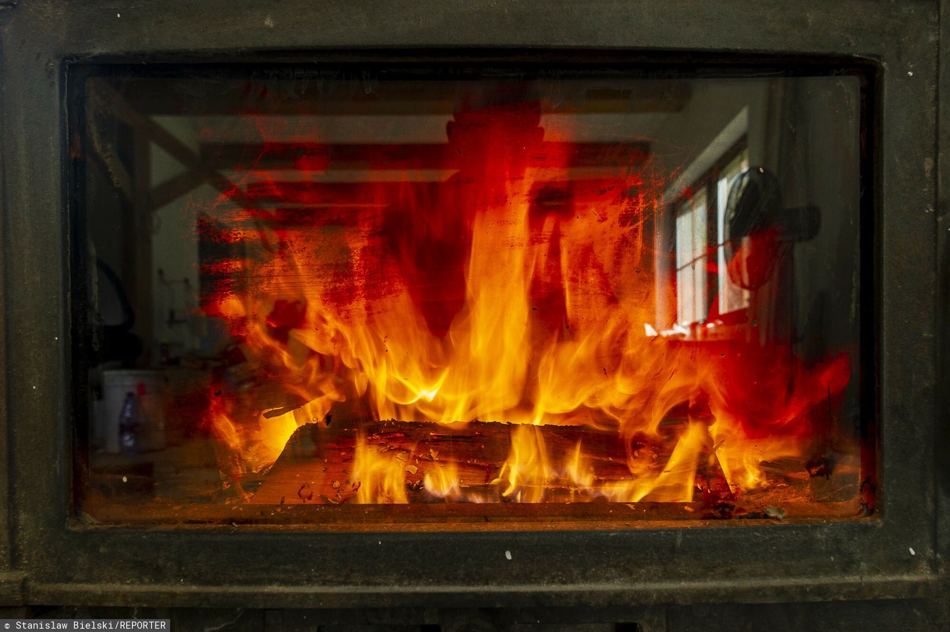 Zmiany w prawie o paleniu drewnem. Oto co znaczą dla posiadaczy kominków
