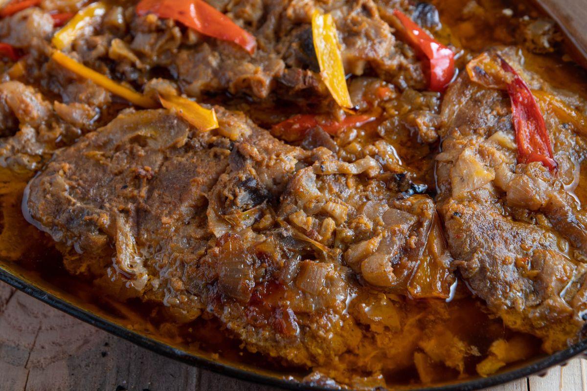 Kotlety schabowe po węgiersku sprawdzą się na niedzielny obiad. Pyszne i nie trzeba ich panierować