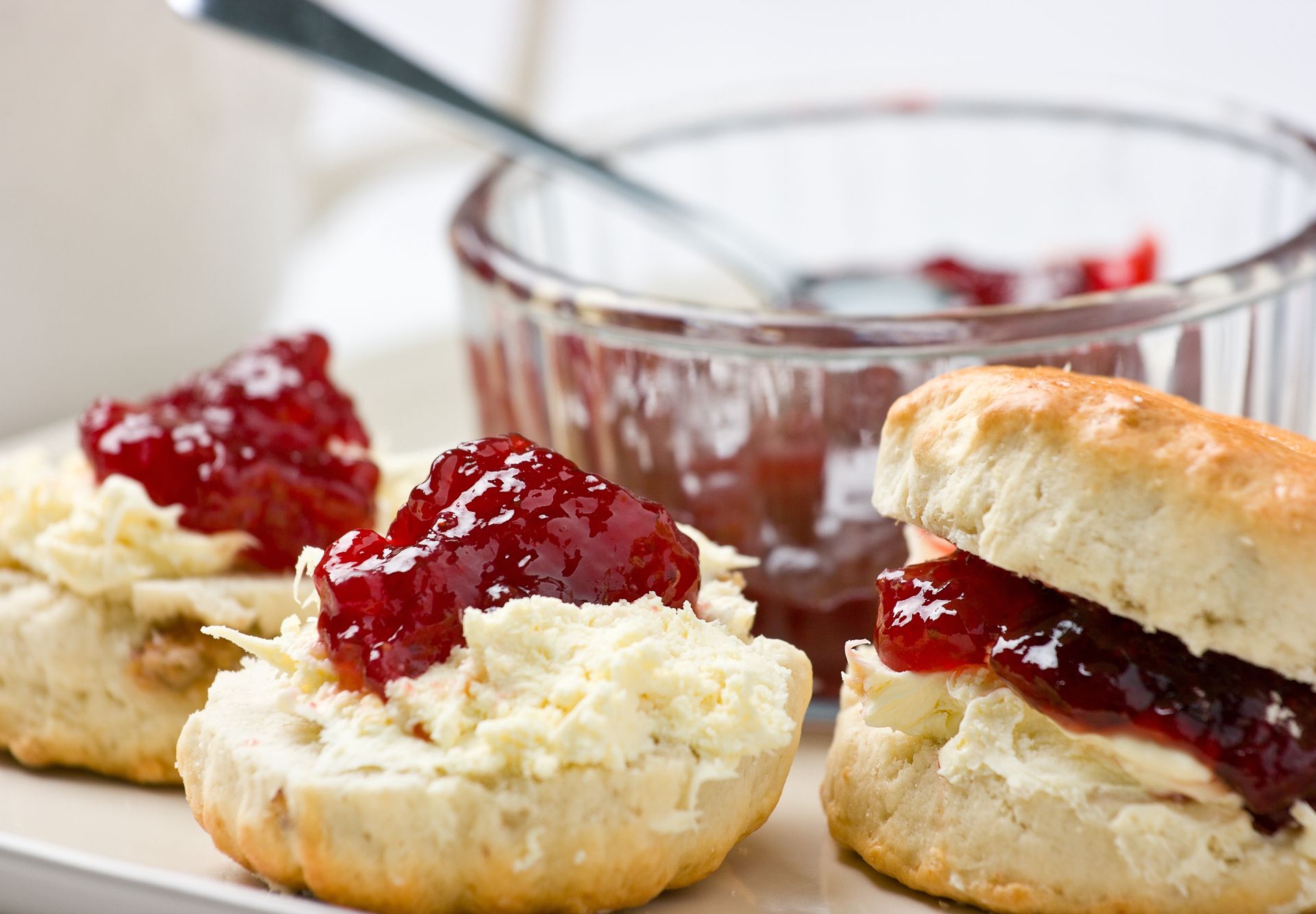 Bułeczki scones – jak przygotować brytyjski przysmak?