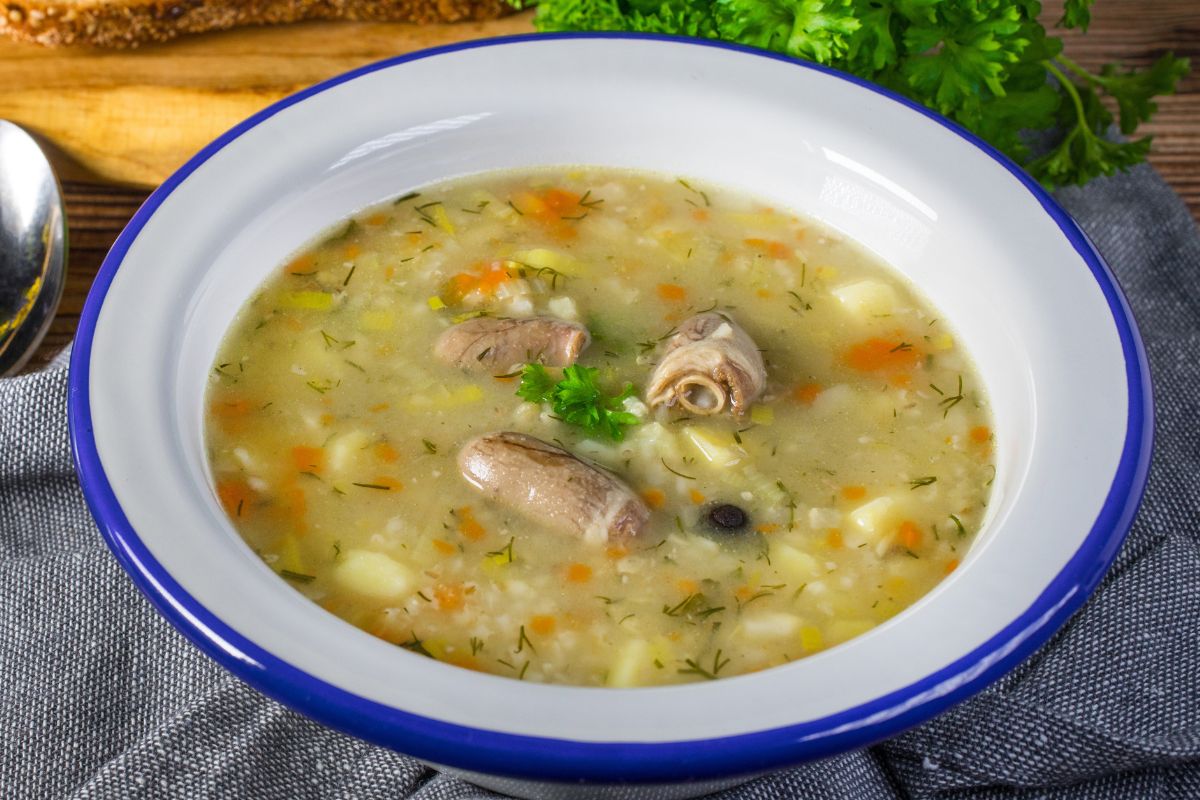 Babcia dorzucała garść do zupy. Dziś wielu na ten widok traci apetyt