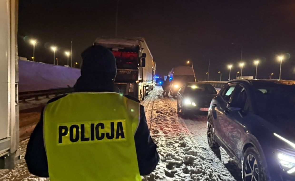 Kryzys na S7. Drogowcy mówią o 19 godzinach