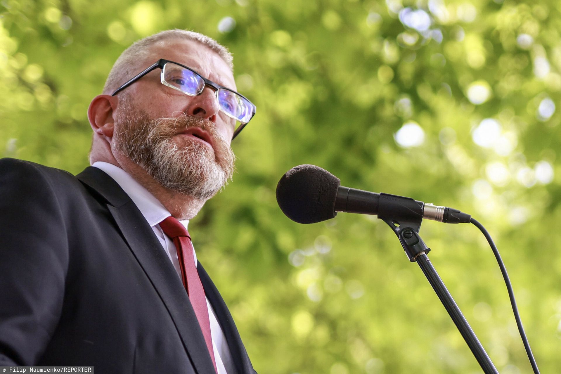 Skandaliczne słowa Brauna. Przerwano rozmowę. "Są granice"