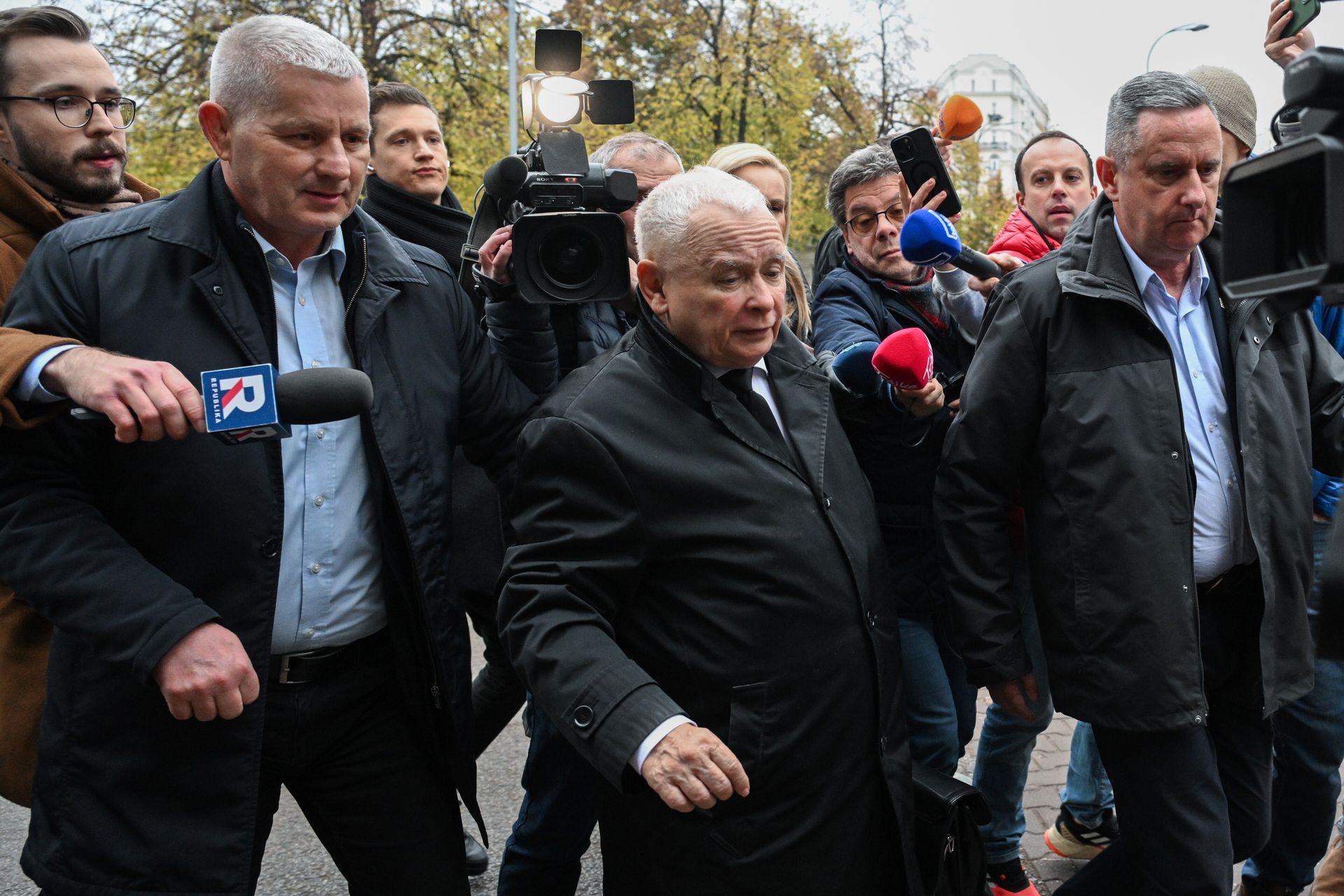 Kaczyński przesłuchany. Prokuratura o szczegółach