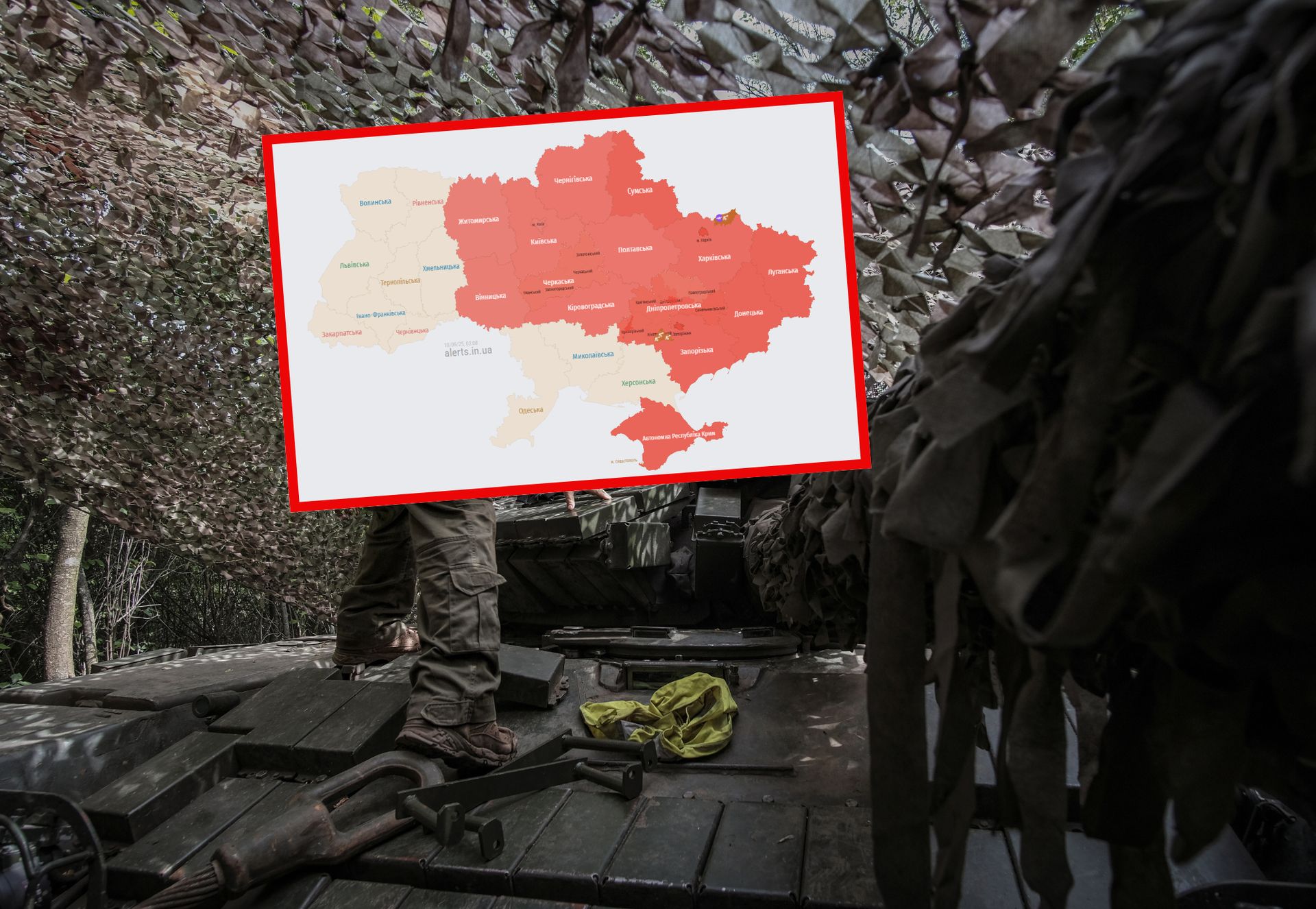 Zmasowany ostrzał Kijowa. Zniszczenia w pięciu dzielnicach