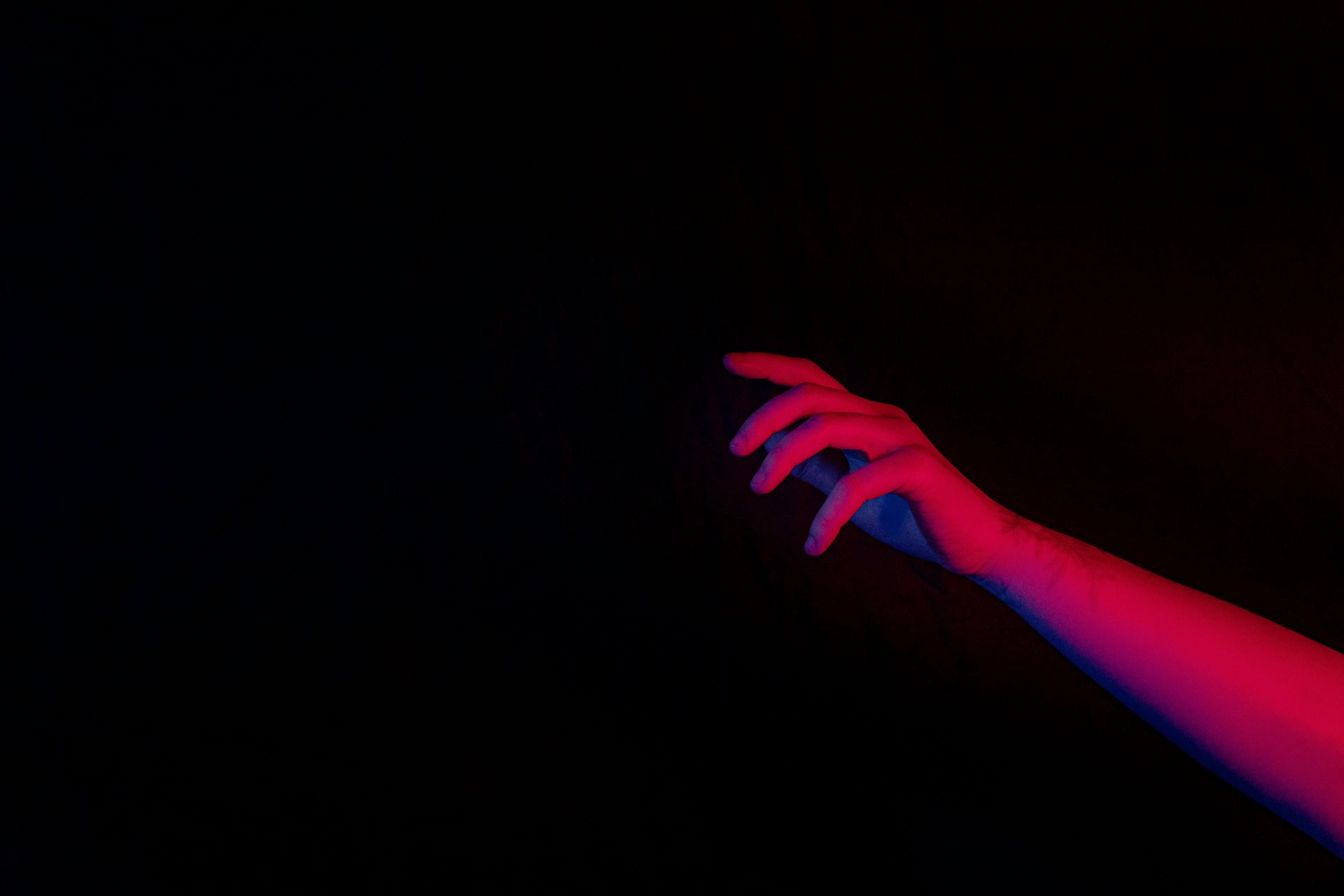 Emitujemy światło. Procesy zachodzą na poziomie subatomowym