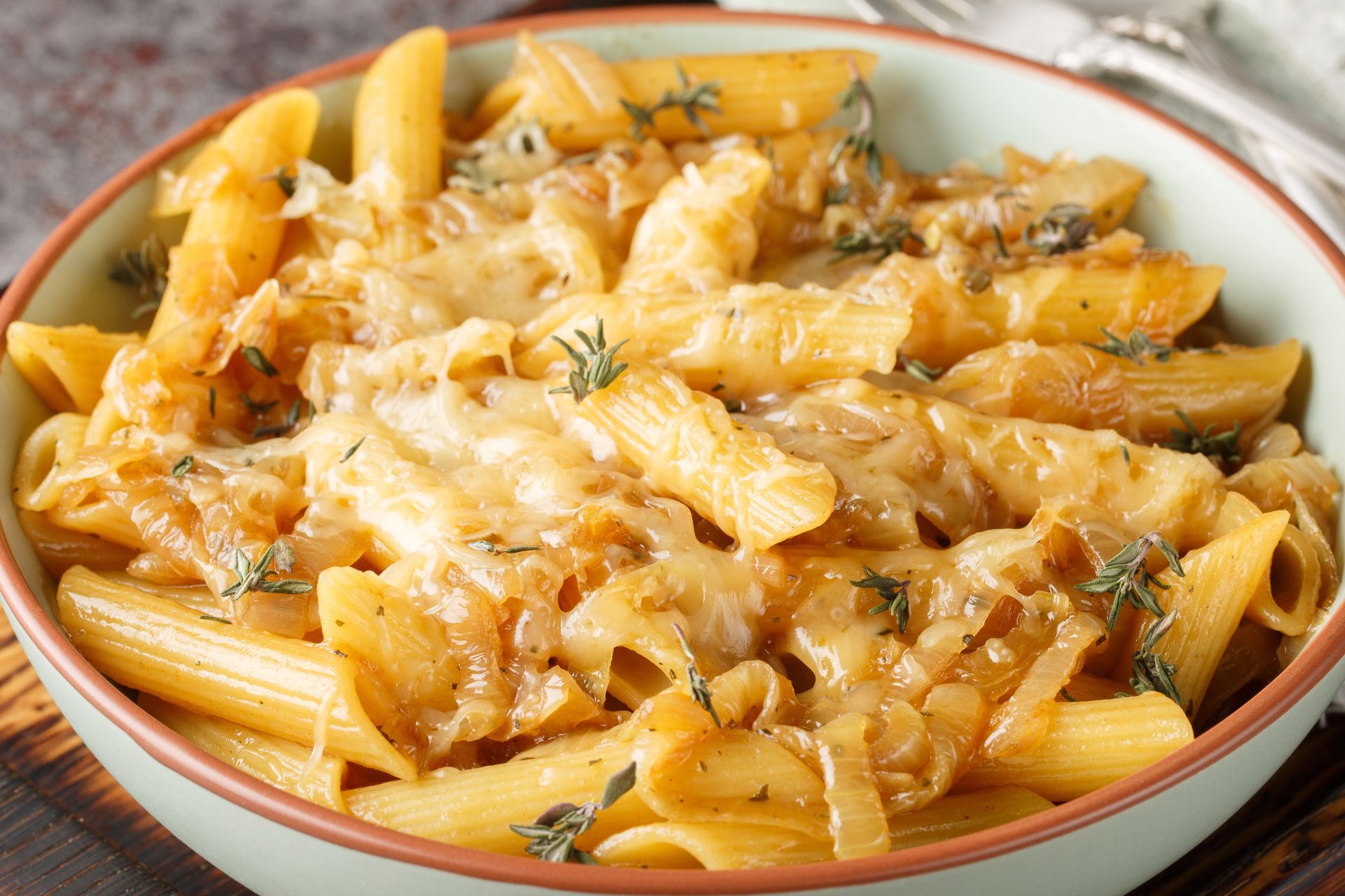 Szybki sos do makaronu. W roli głównej cebula