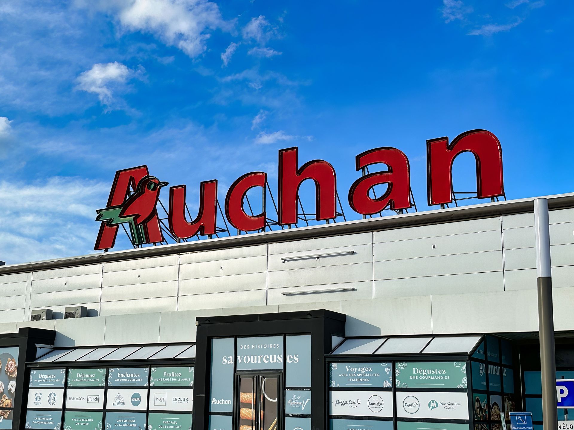 Lidl przejmuje 19 sklepów Auchan. Co z pracownikami?