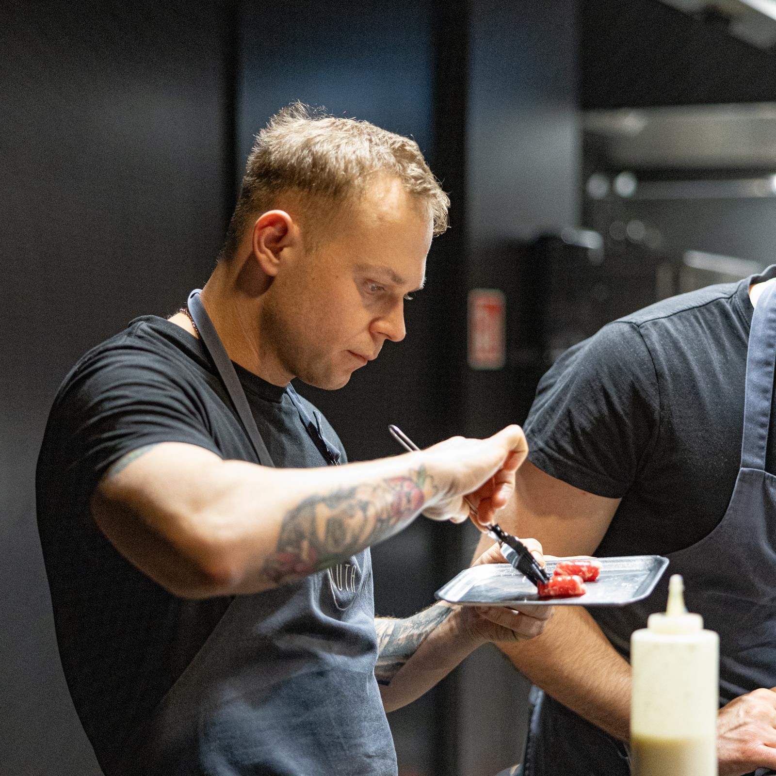 Co robi w kuchni sous chef? Filip Niewiatowski o kulisach gotowania na miarę gwiazdki Michelin