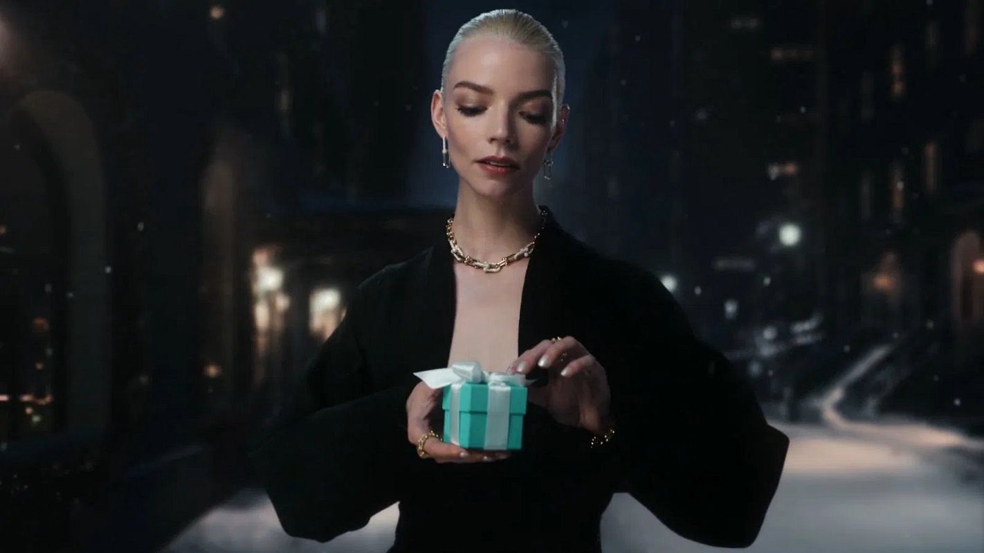 Tiffany & Co. startuje ze świąteczną kampanią „Love is a gift”. W roli głównej Anya Taylor-Joy