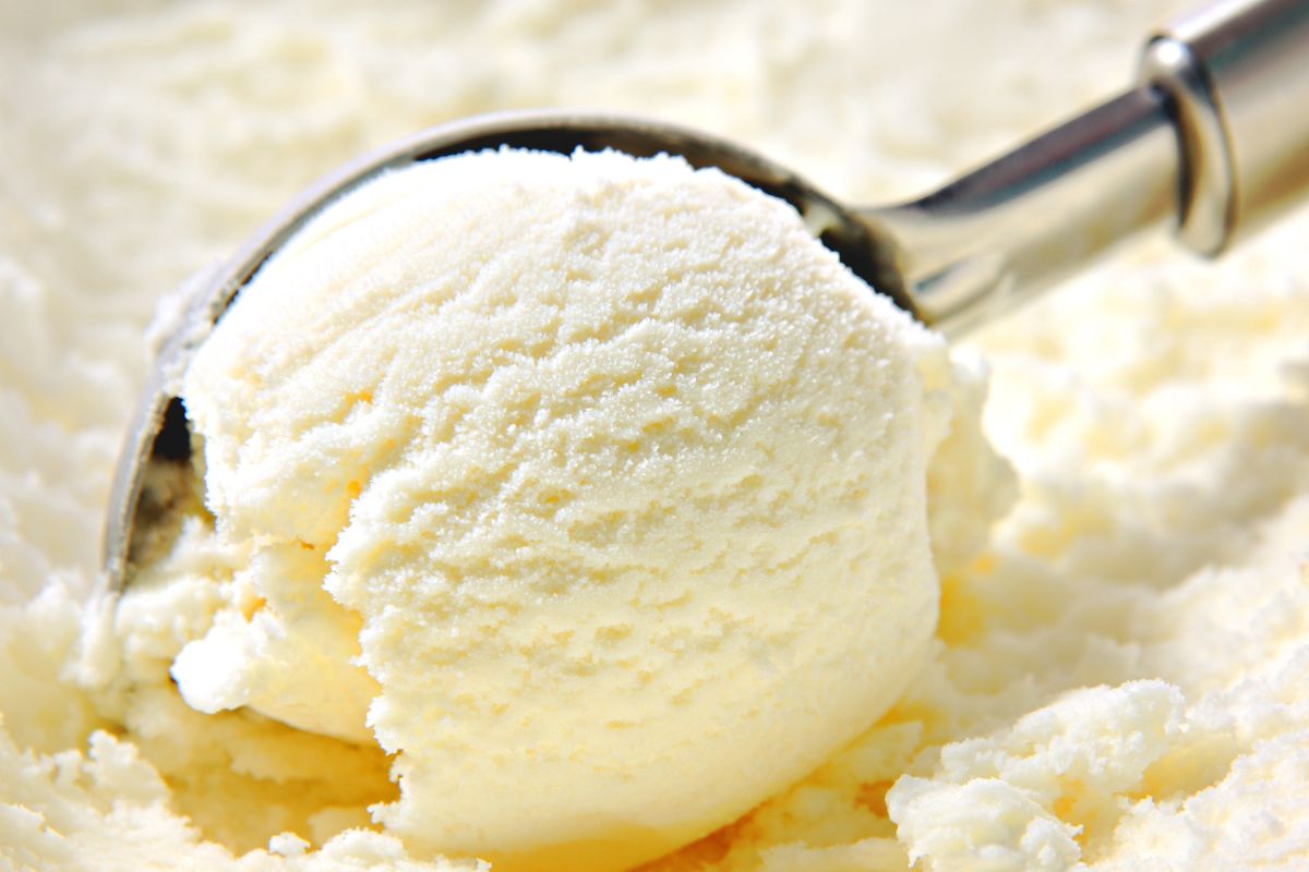 Zbieram trochę kwiatów i robię domowe lody. Nie dość, iż pyszne, to jeszcze bardzo zdrowe