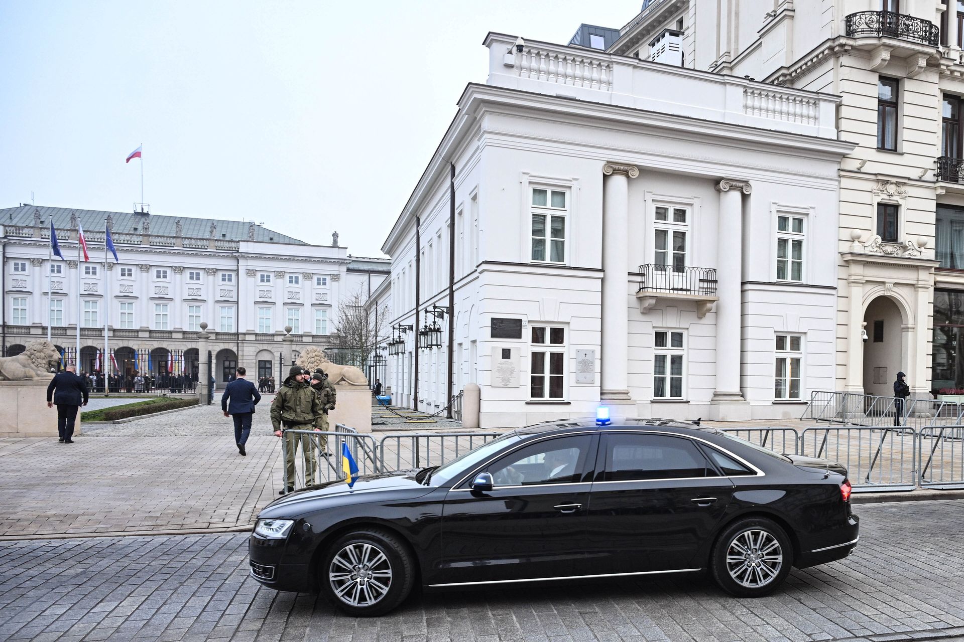 Gest Zełenskiego w centrum Warszawy. Nagle zatrzymał swoją kolumnę
