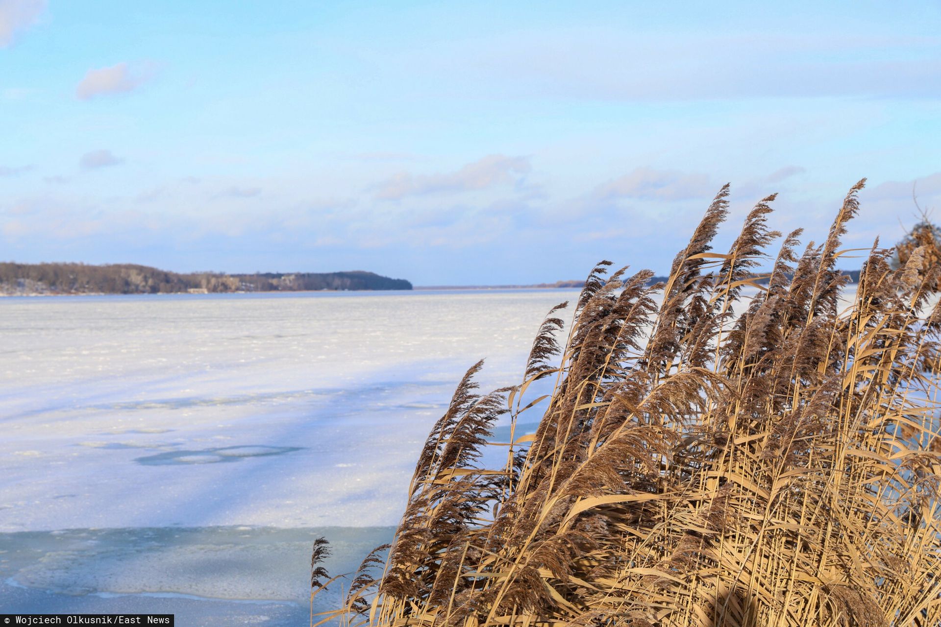 Znalezisko na jeziorze Pejpus. Wędkarz od razu zaalarmował służby