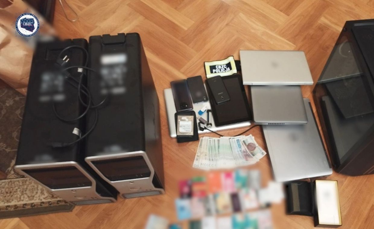 Wyłudzili fortunę na odszkodowaniach. Policja rozbiła grupę oszustów