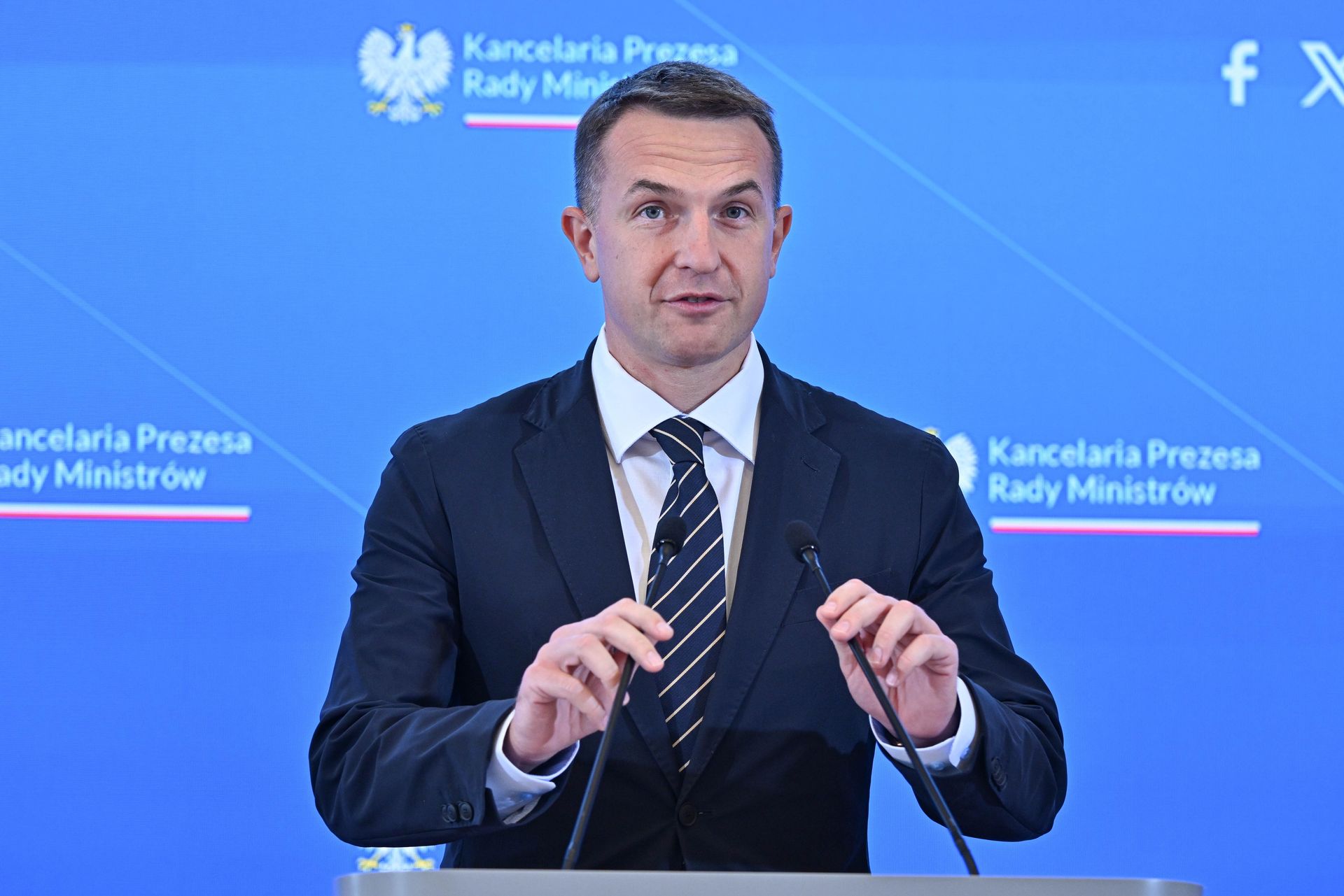 "Trzeba docenić poświęcenie". Szłapka kpi z PiS ws. Zondacrypto